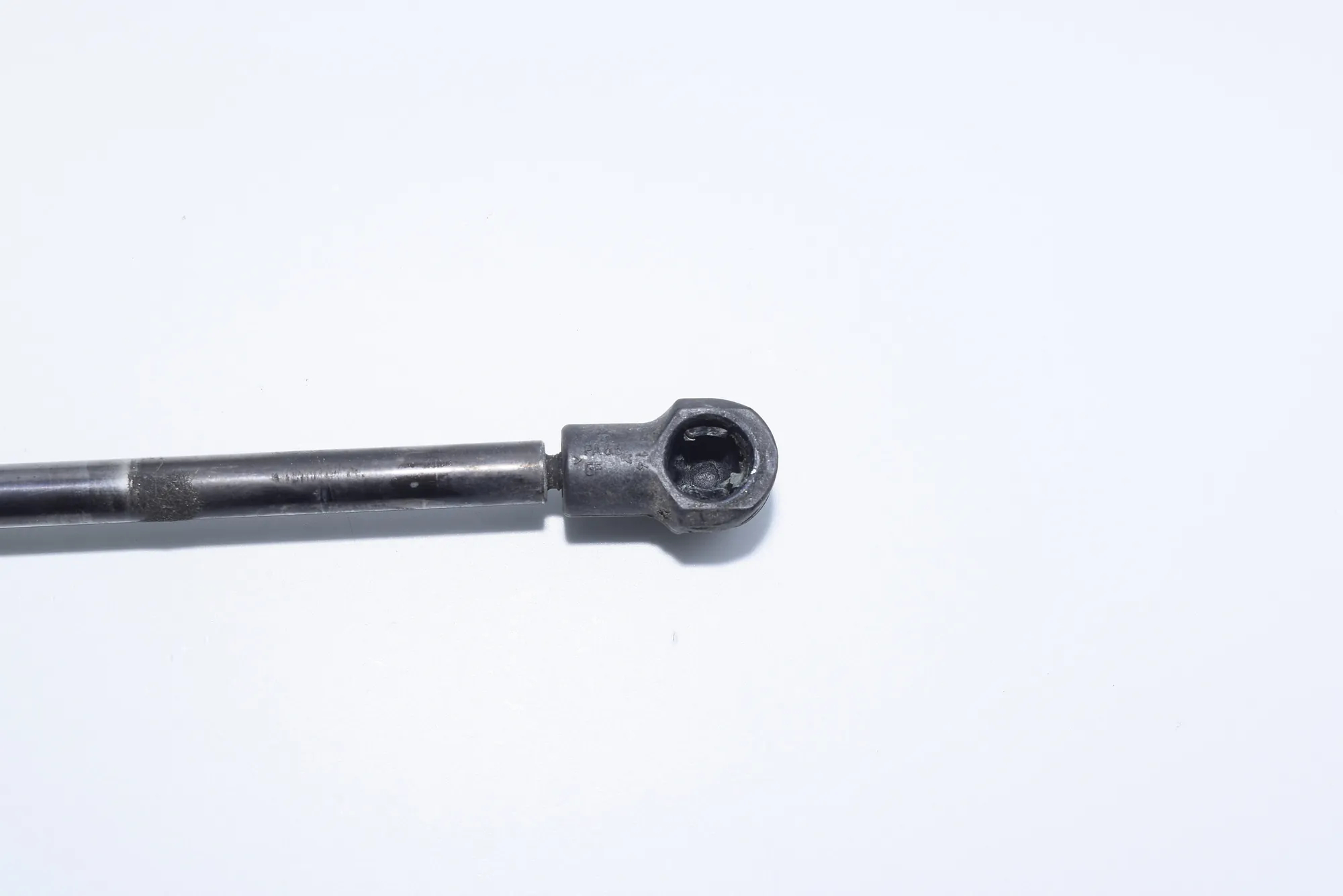 Front Left Bonnet Strut – OEM 8174866 · BMW 5 Touring (E39) 530 d 2002 – 4