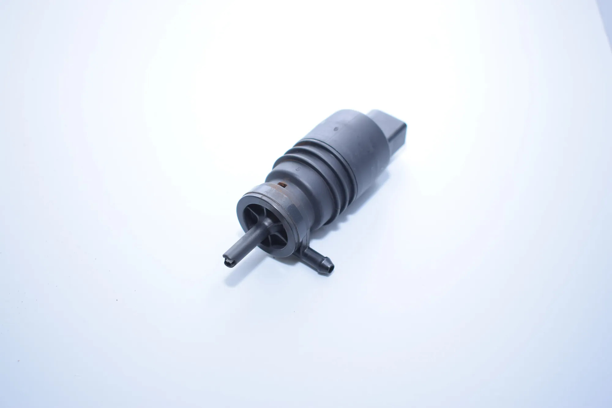 Washer Tank Motor – OEM NA · BMW 5 Touring (E39) BMW 5 Touring (E39) 2001