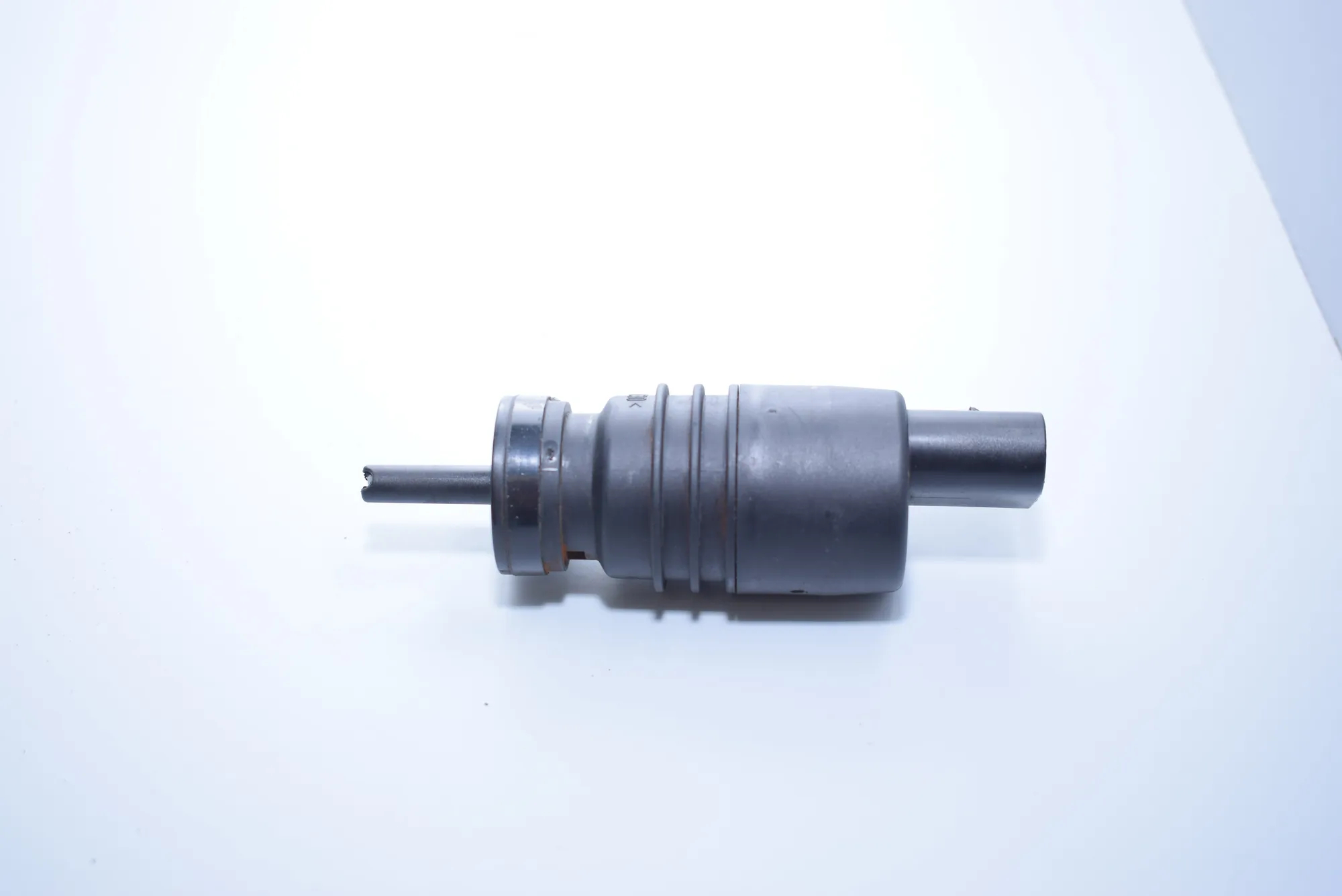 Washer Tank Motor – OEM NA · BMW 5 Touring (E39) BMW 5 Touring (E39) 2001 – 2