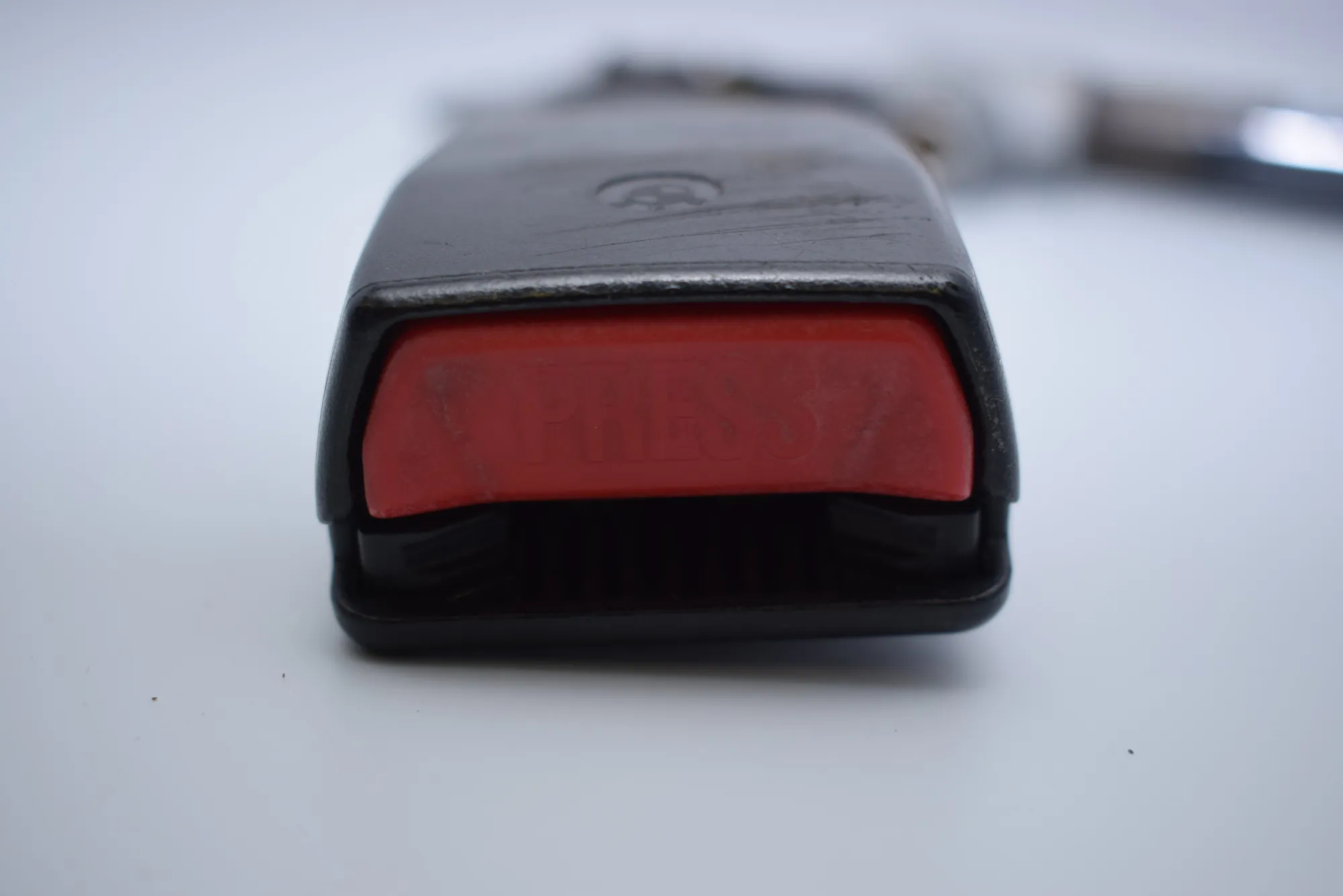 Front Right Seat Buckle – OEM 8257796 · BMW 5 Touring (E39) BMW 5 Touring (E39) 2003 – 3