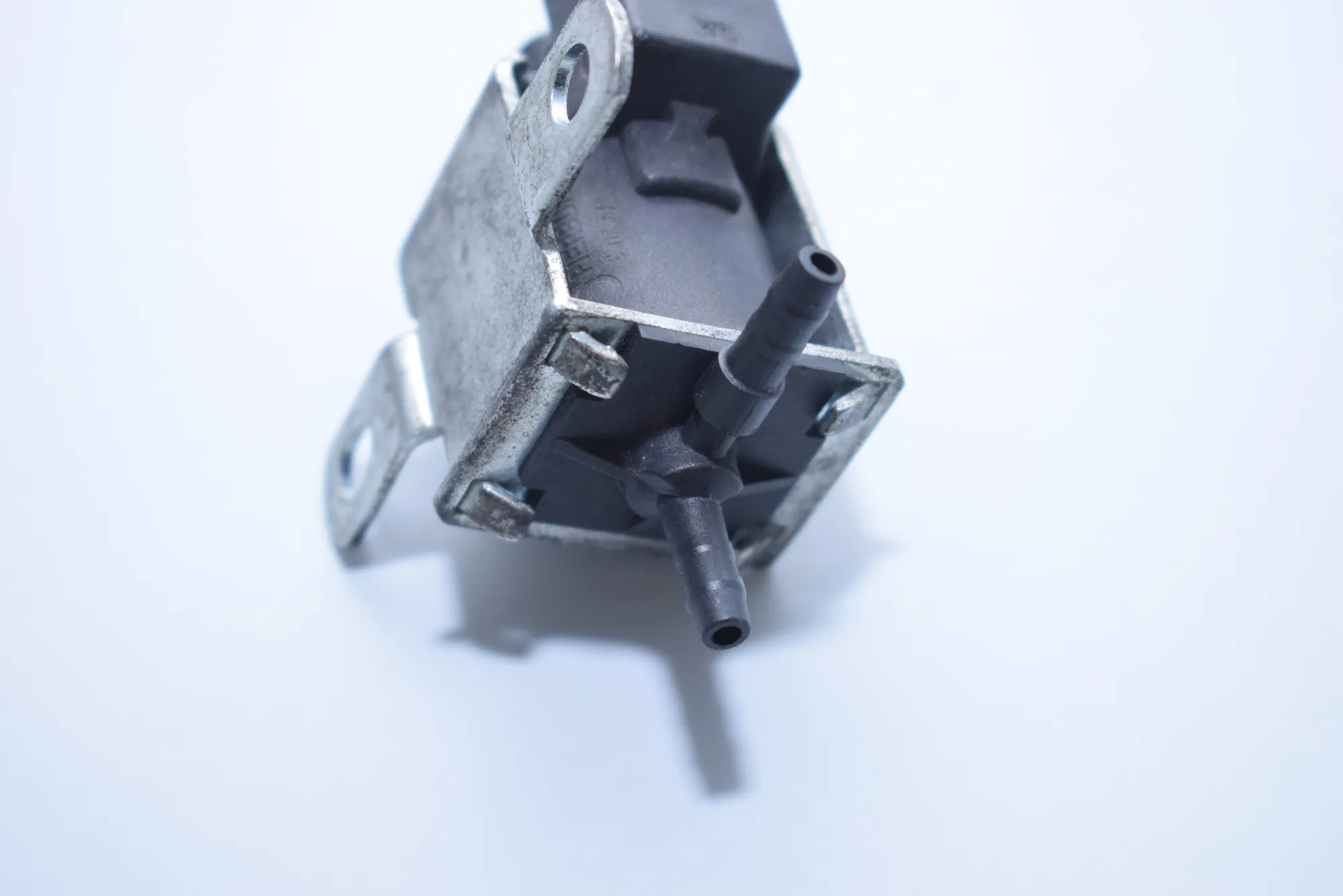 Solenoid Valve – OEM 1742711 · BMW 7 (E38) BMW 7 (E38) 740 i, iL 1999 – 3