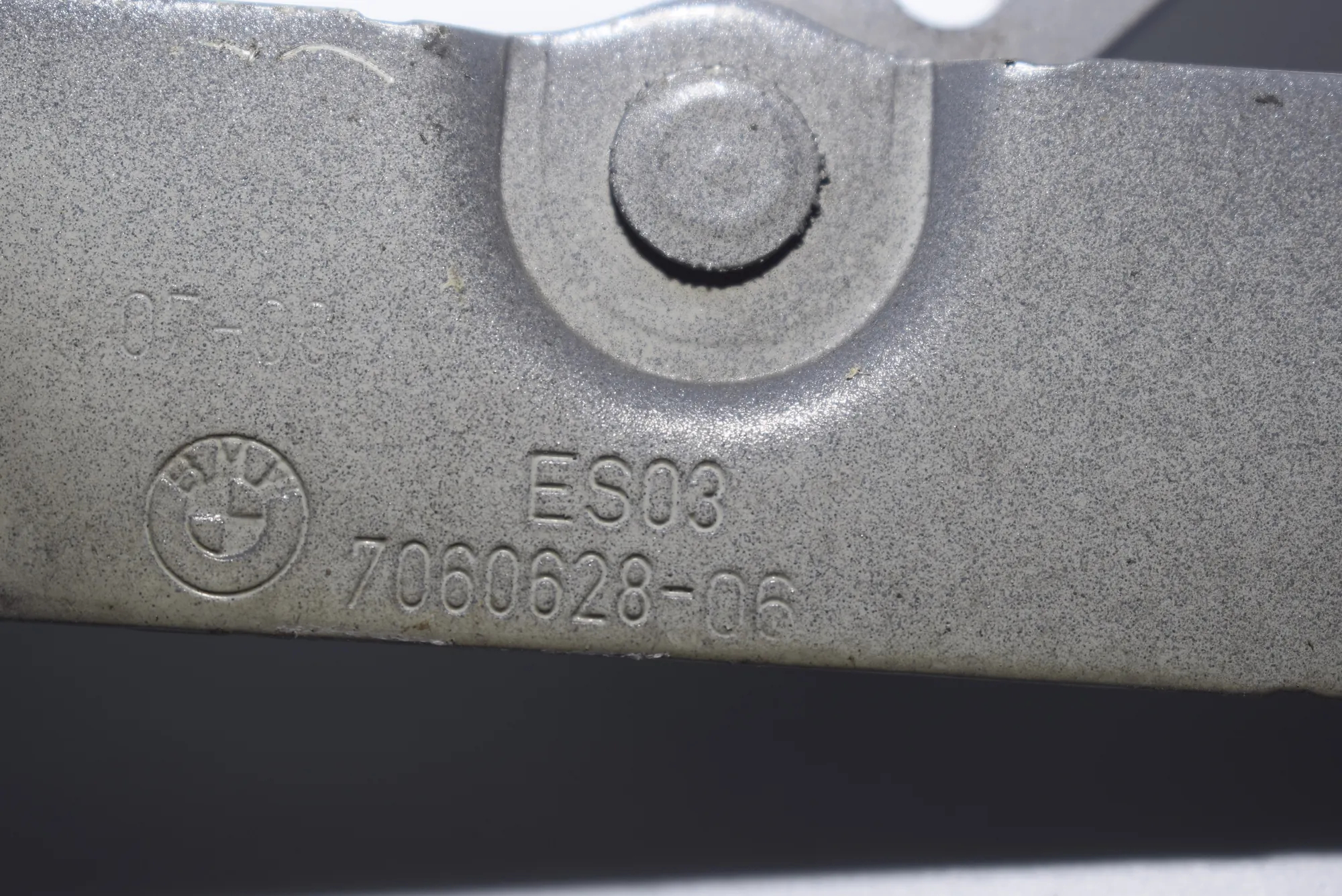 Right Side Bootlid Hinge – OEM 7060628 · BMW 3 Coupe (E92) 325 i 2006 – 4