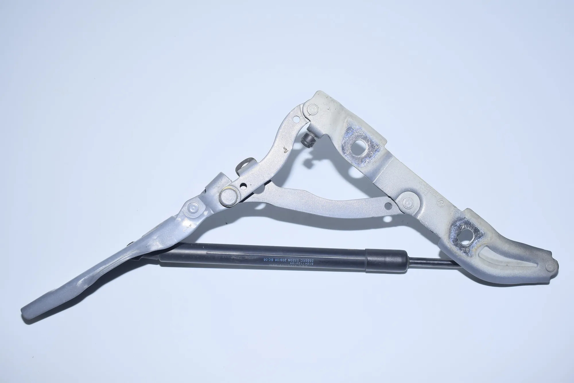 Right Side Bootlid Hinge – OEM 7060628 · BMW 3 Coupe (E92) 325 i 2006 – 2