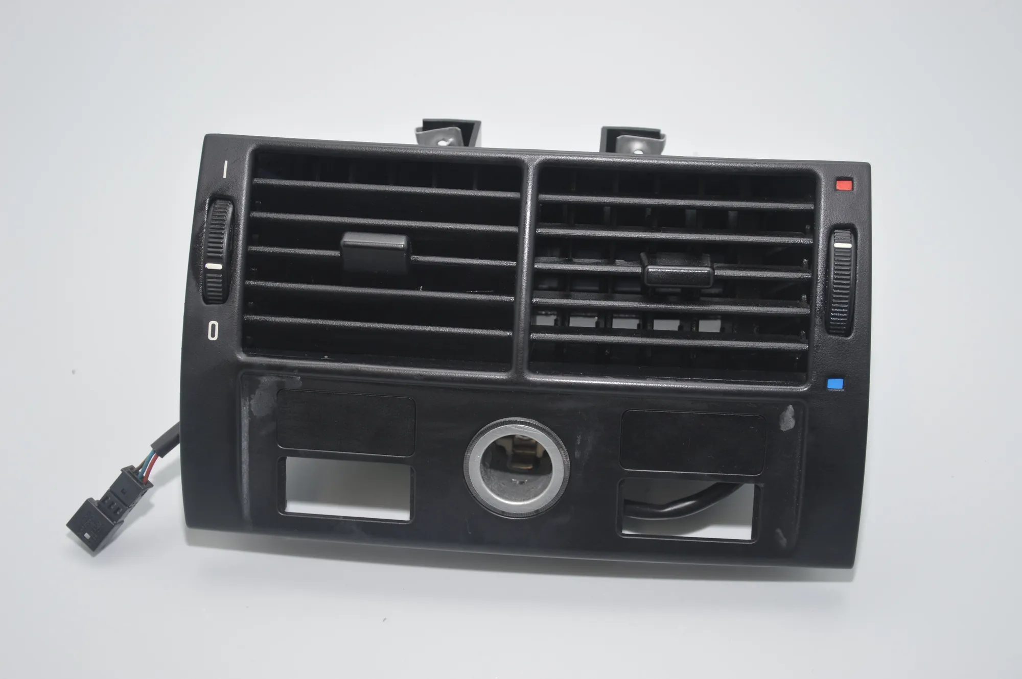 Dashboard Air Vents – OEM 8370910 · BMW X5 (E53) 4.8 is 2005 – 3