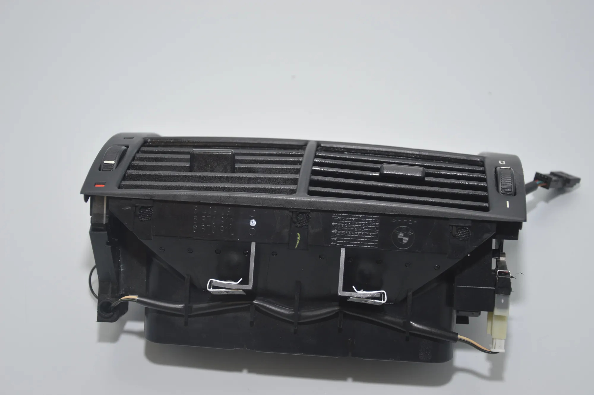 Dashboard Air Vents – OEM 8370910 · BMW X5 (E53) 4.8 is 2005 – 5