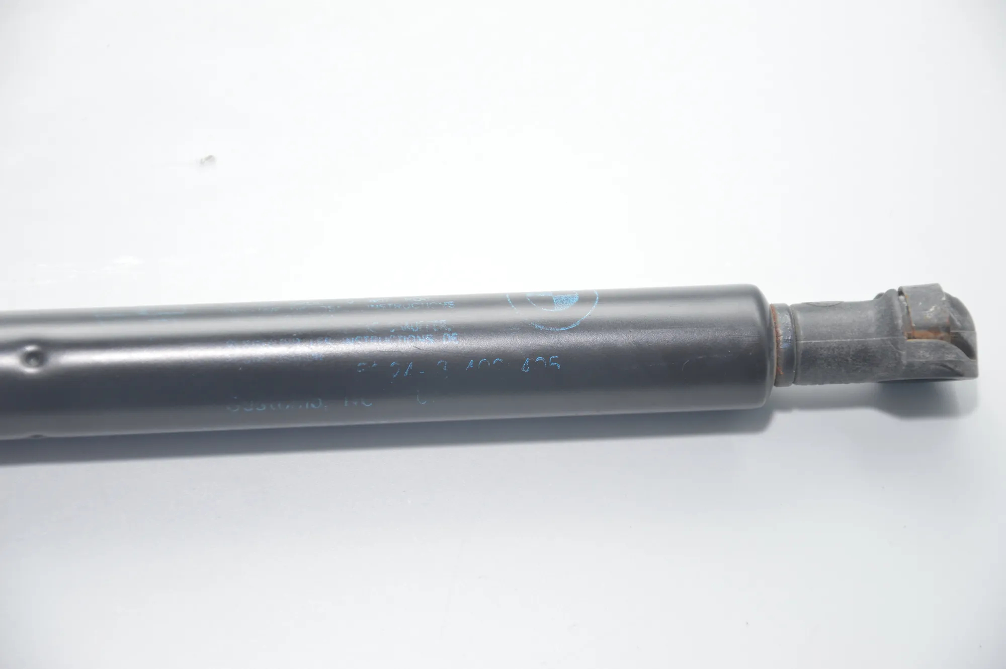 Left Side Tailgate Gas Strut – OEM 8402405 · BMW X5 (E53) 4.8 is 2005 – 4