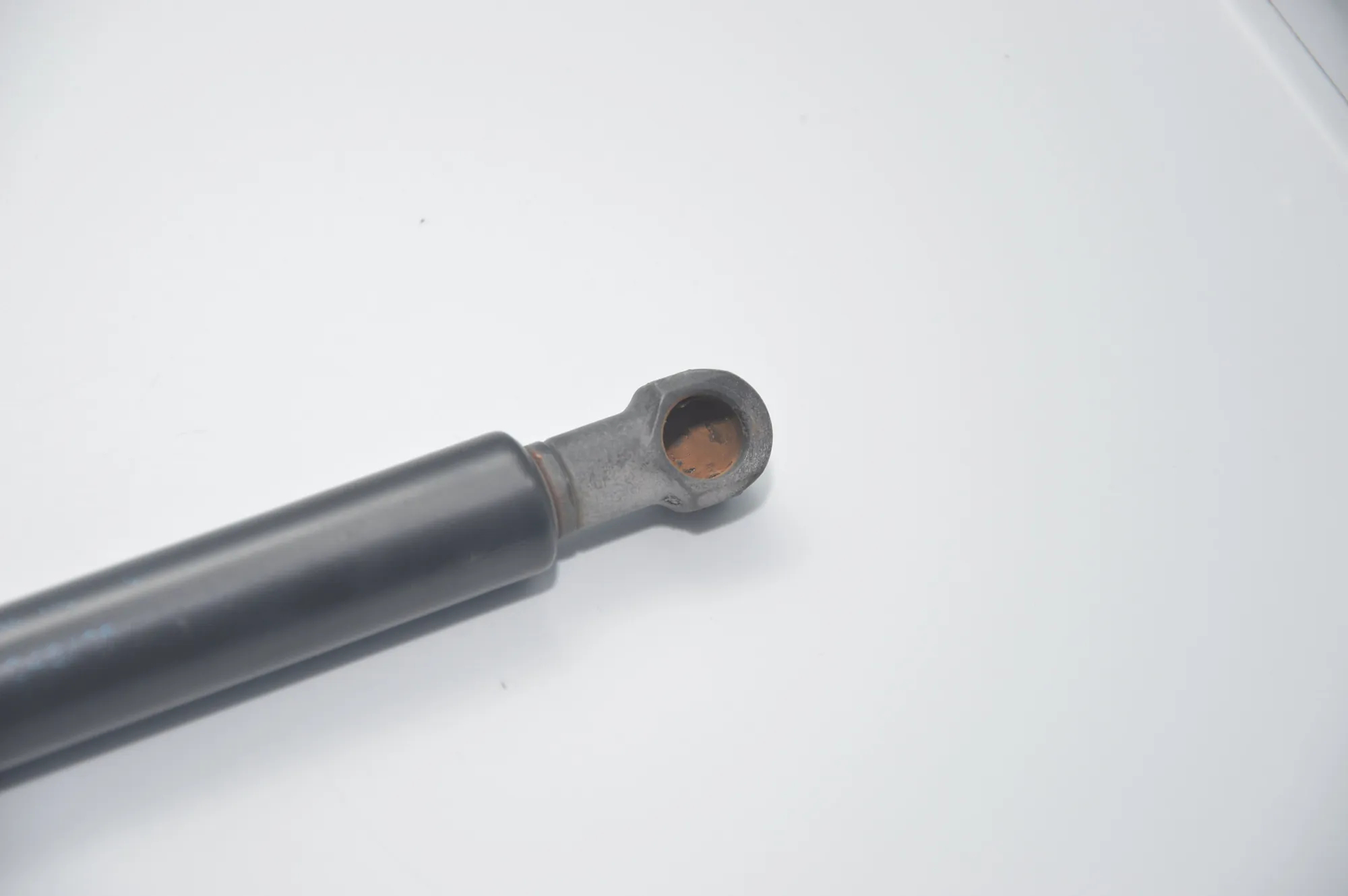 Left Side Tailgate Gas Strut – OEM 8402405 · BMW X5 (E53) 4.8 is 2005 – 3