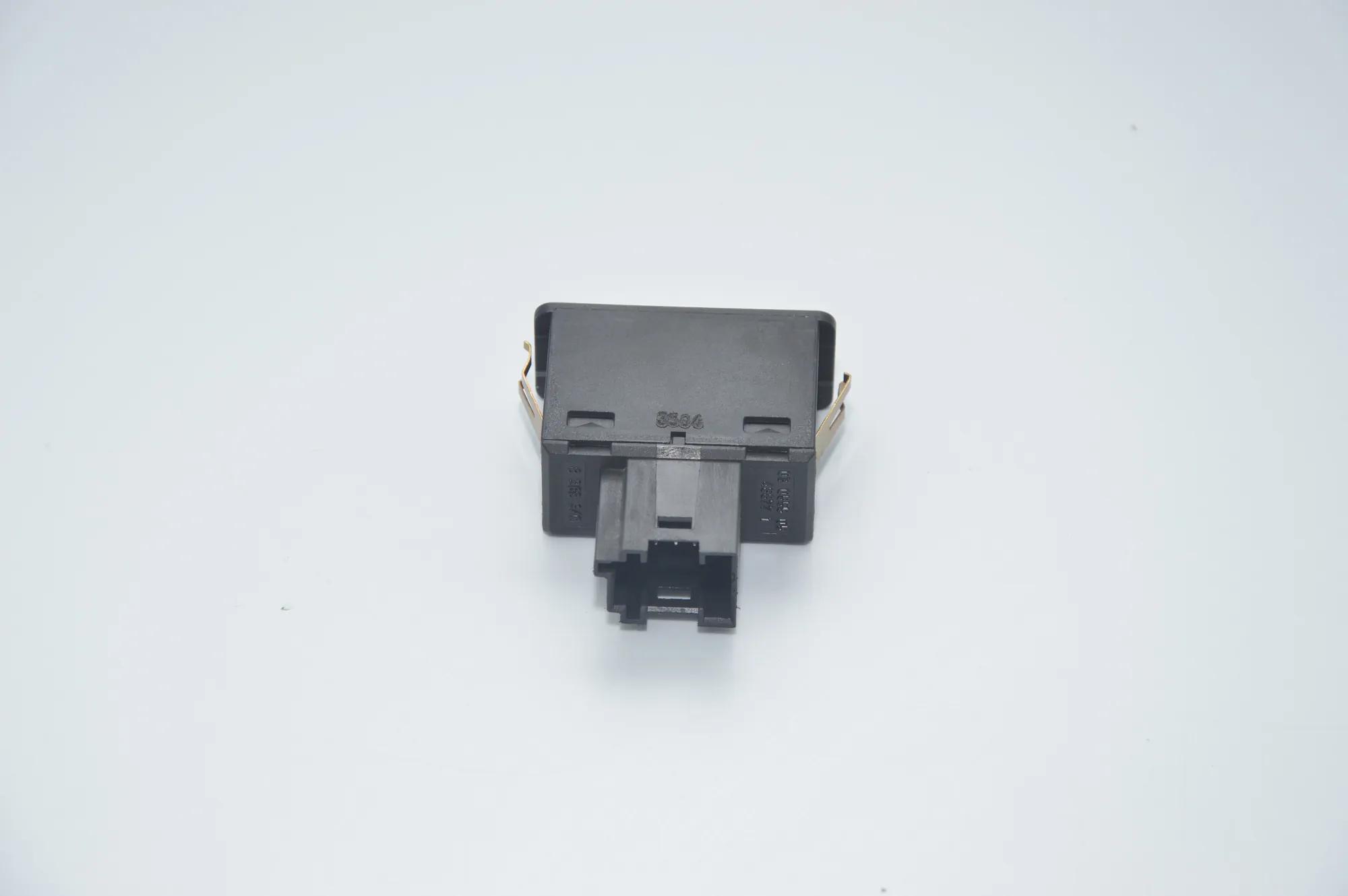 USB/AUX-In Socket Port – OEM 8368346 · BMW X5 (E53) 4.8 is 2005 – 3