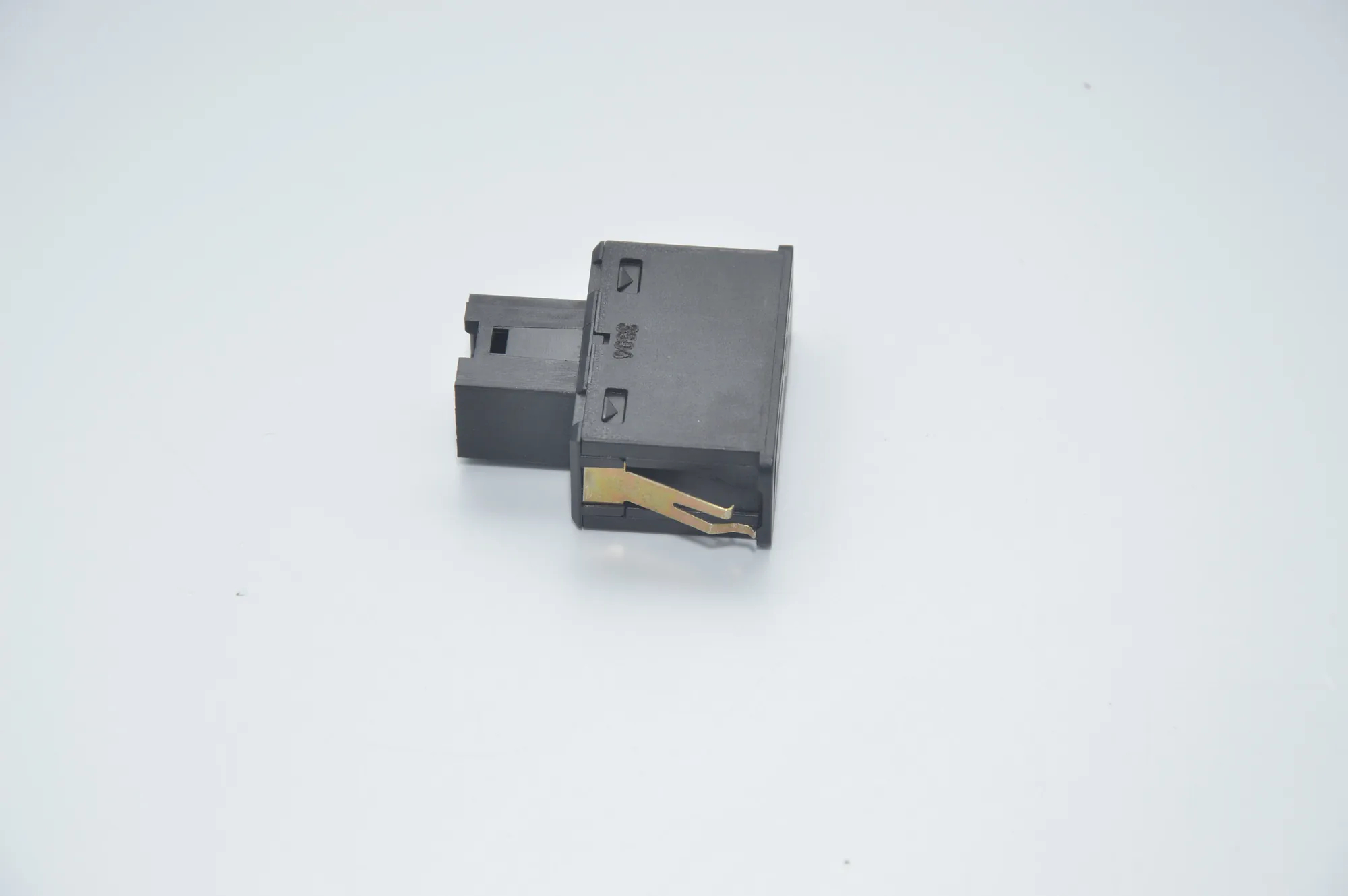 USB/AUX-In Socket Port – OEM 8368346 · BMW X5 (E53) 4.8 is 2005 – 2