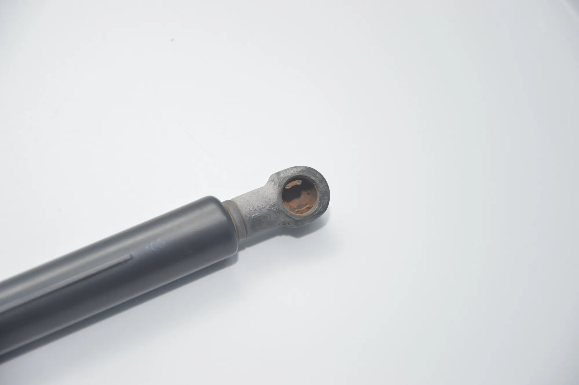Right Side Tailgate Gas Strut – OEM 8402405 · BMW X5 (E53) 4.8 is 2005 – 2