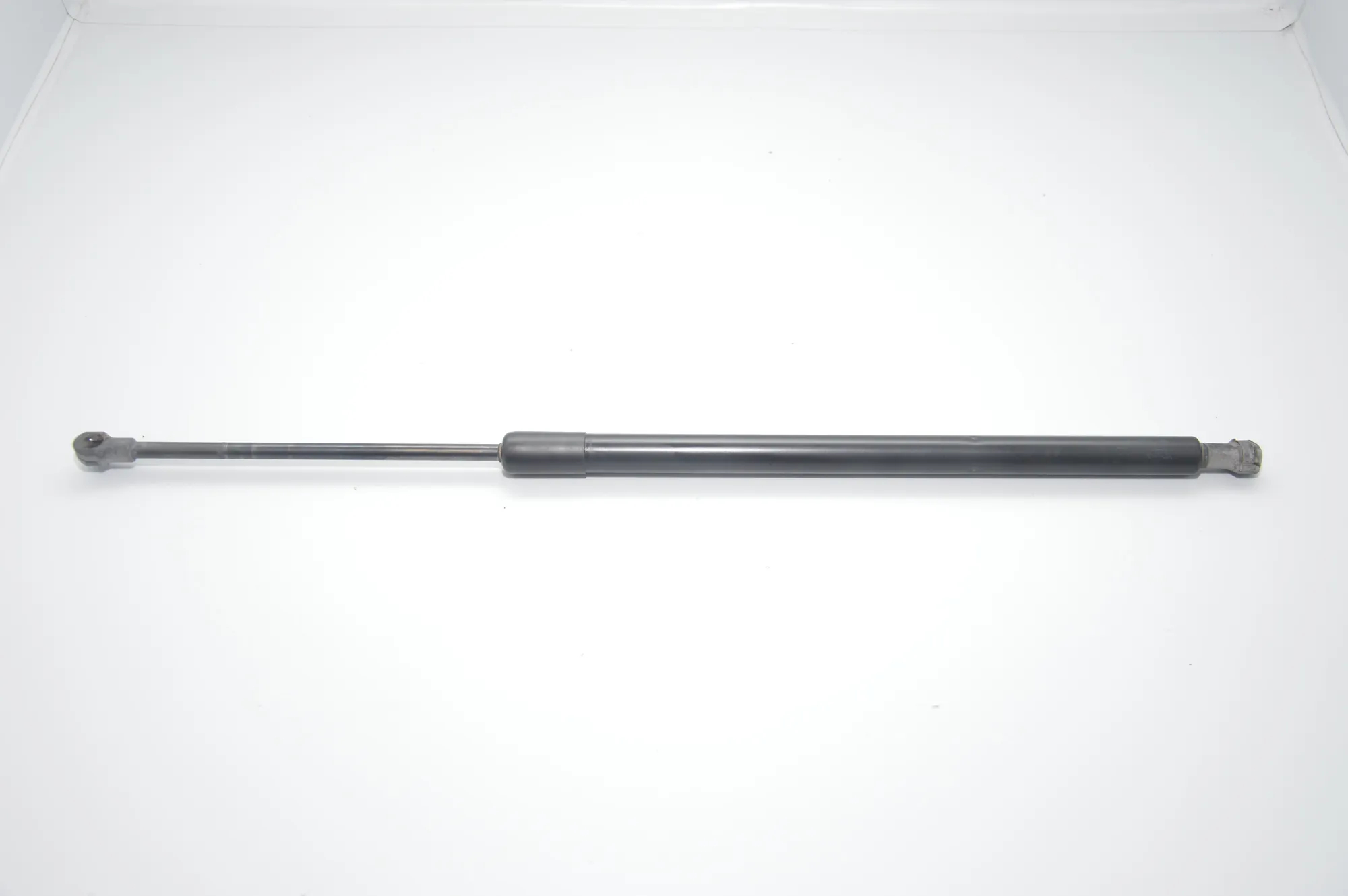 Right Side Tailgate Gas Strut – OEM 8402405 · BMW X5 (E53) 4.8 is 2005