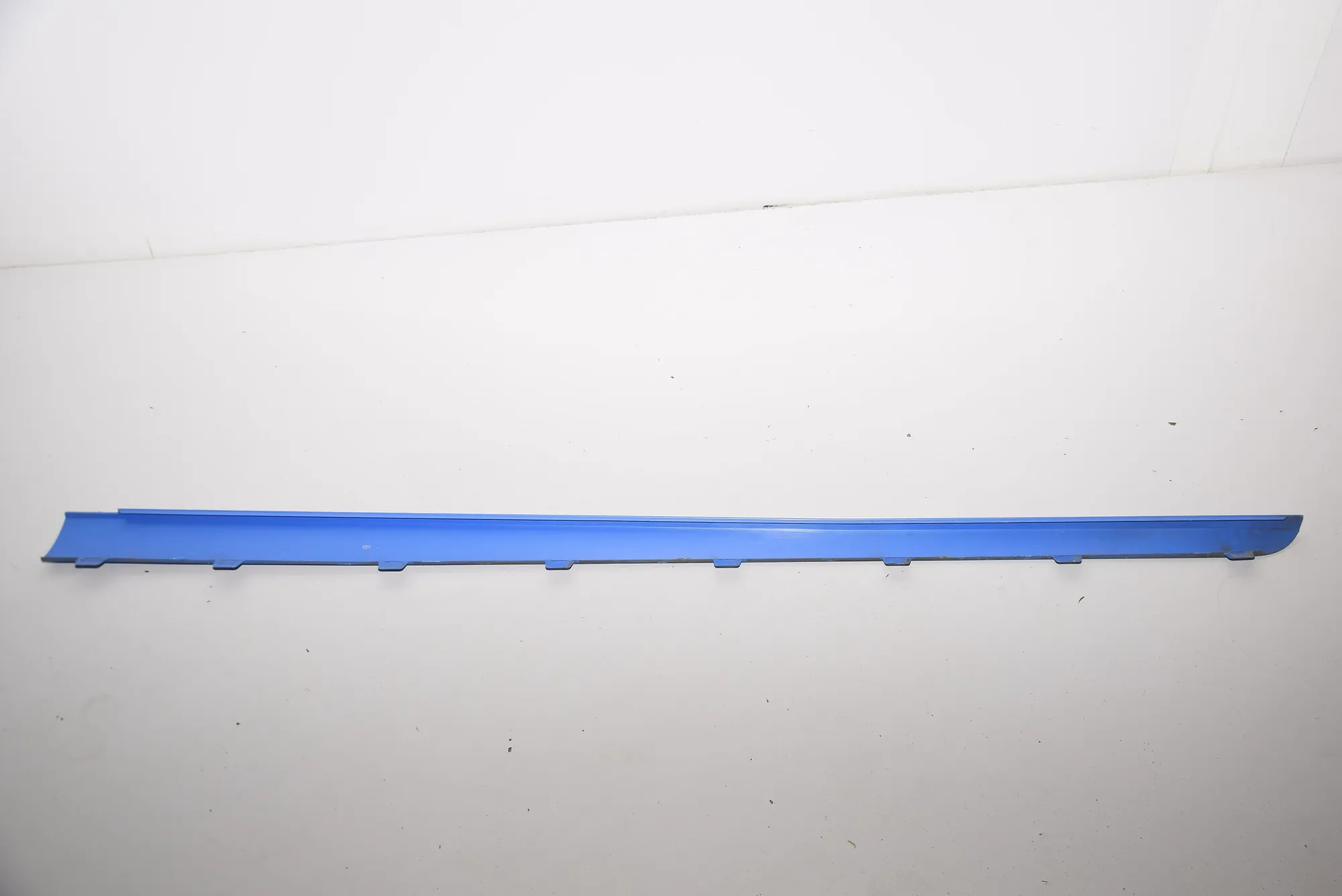 Right Side Plastic Sideskirt Cover – OEM 727584 · BMW i3 (I01) Hybrid 2017 – 5