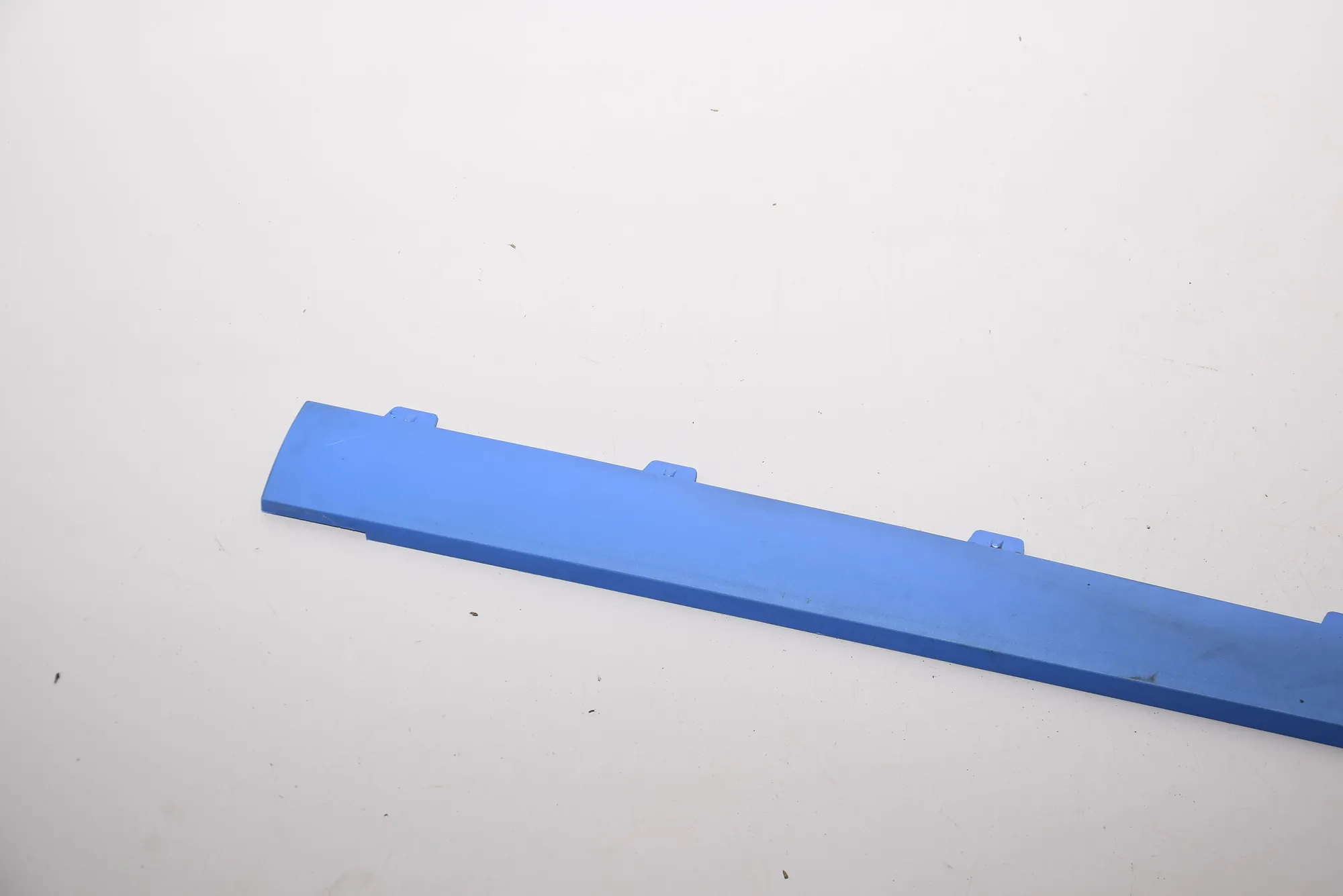 Right Side Plastic Sideskirt Cover – OEM 727584 · BMW i3 (I01) Hybrid 2017 – 4