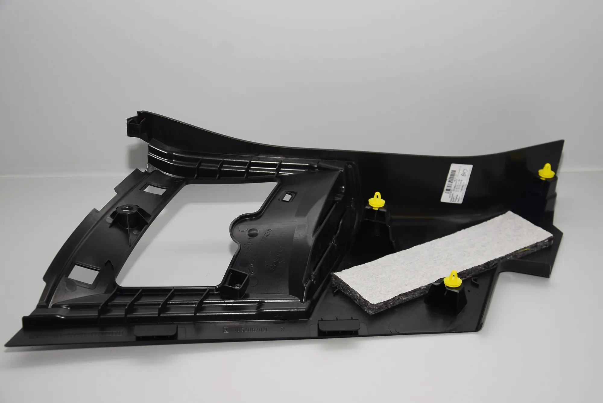 Right Side Pillar Trim – OEM 7362582 · BMW i3 (I01) Hybrid 2017 – 4