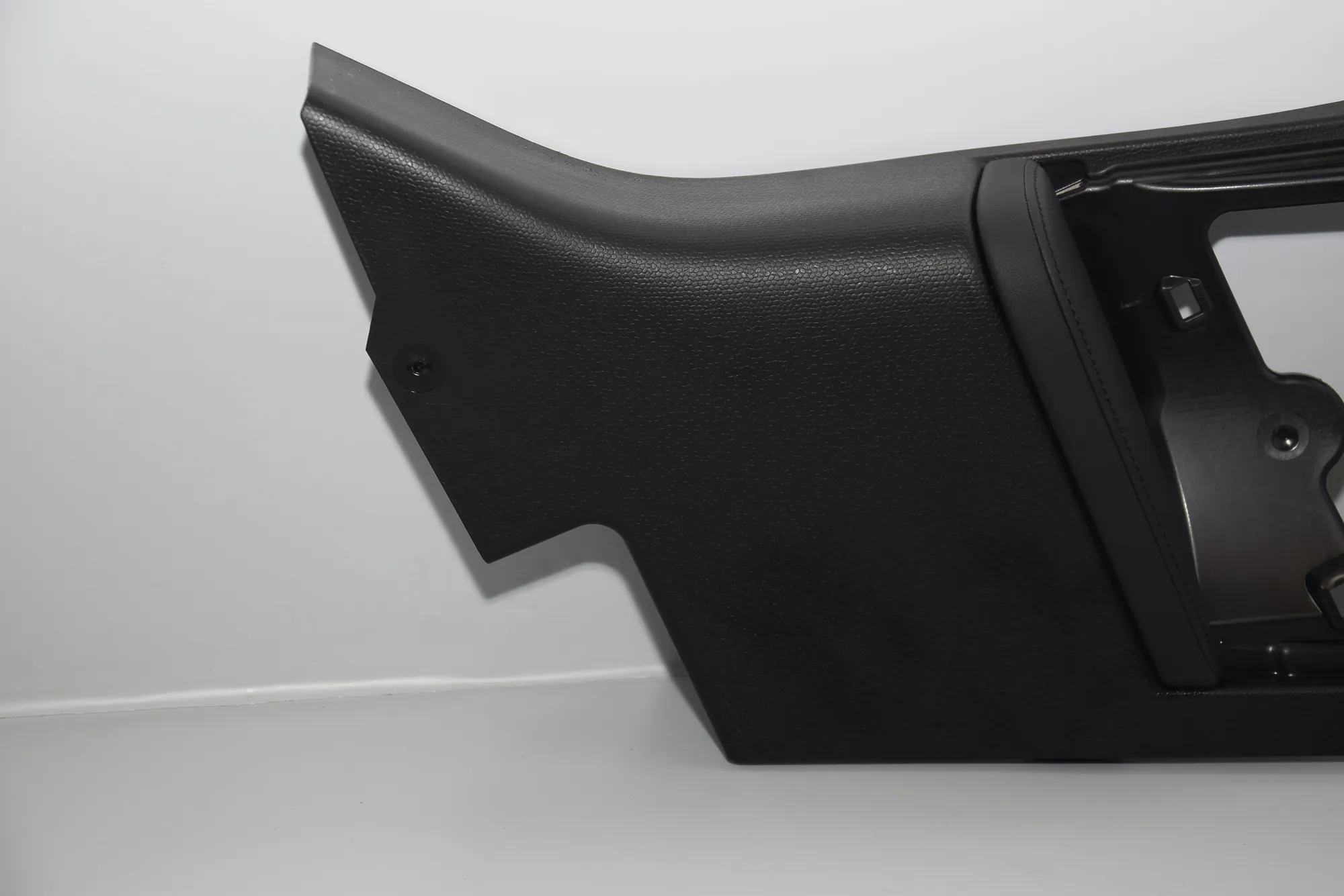 Right Side Pillar Trim – OEM 7362582 · BMW i3 (I01) Hybrid 2017 – 3