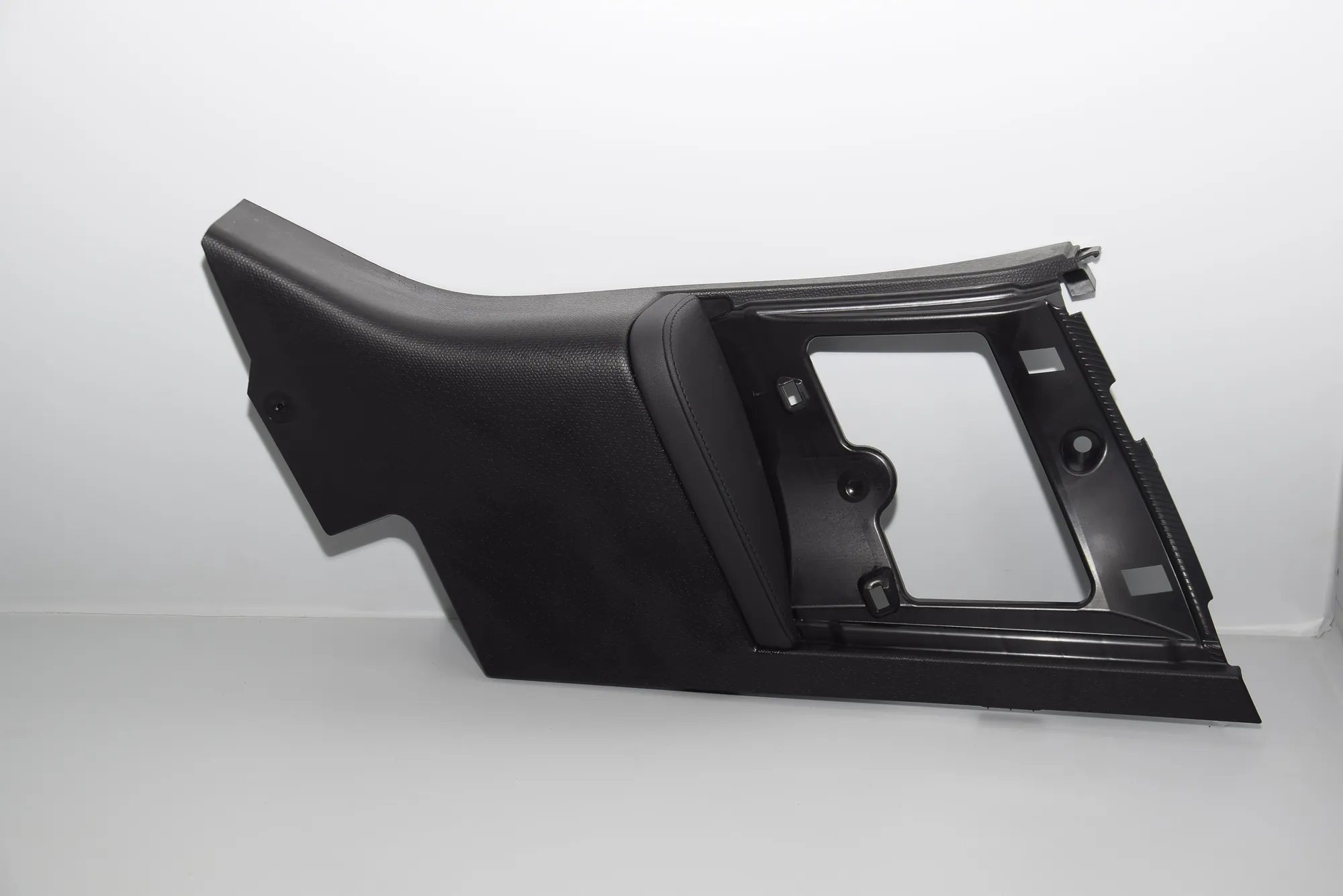 Right Side Pillar Trim – OEM 7362582 · BMW i3 (I01) Hybrid 2017
