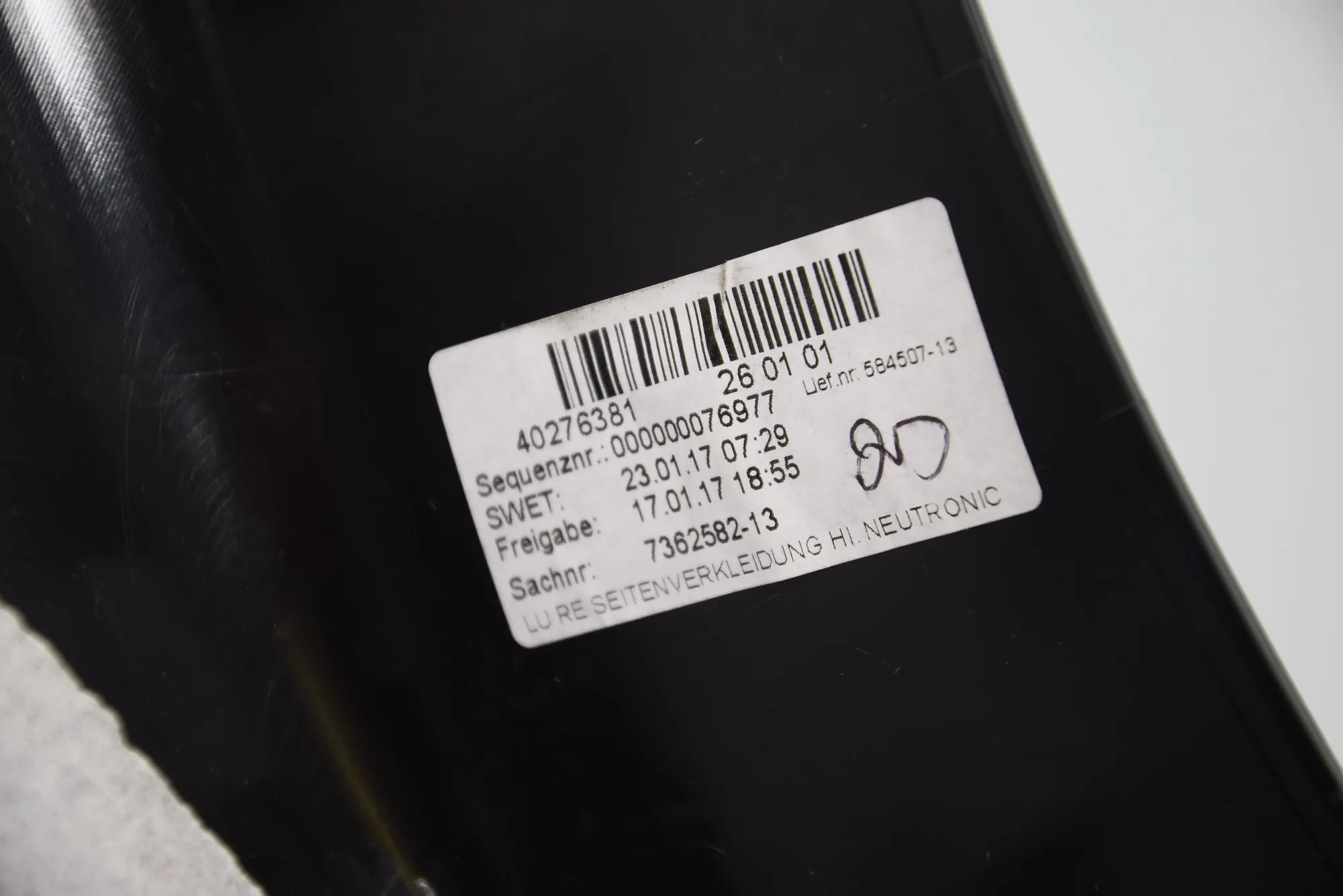 Right Side Pillar Trim – OEM 7362582 · BMW i3 (I01) Hybrid 2017 – 5