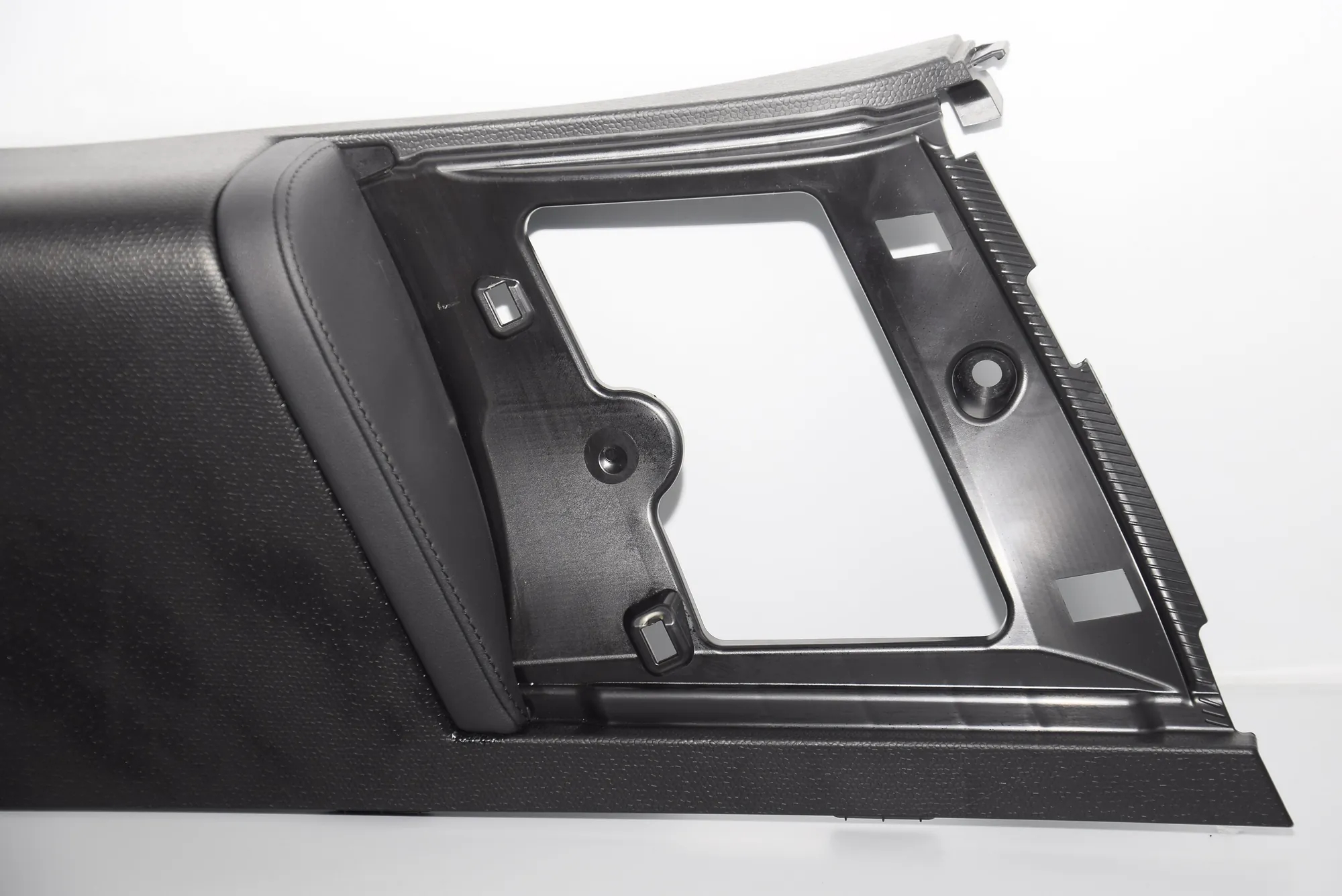 Right Side Pillar Trim – OEM 7362582 · BMW i3 (I01) Hybrid 2017 – 2