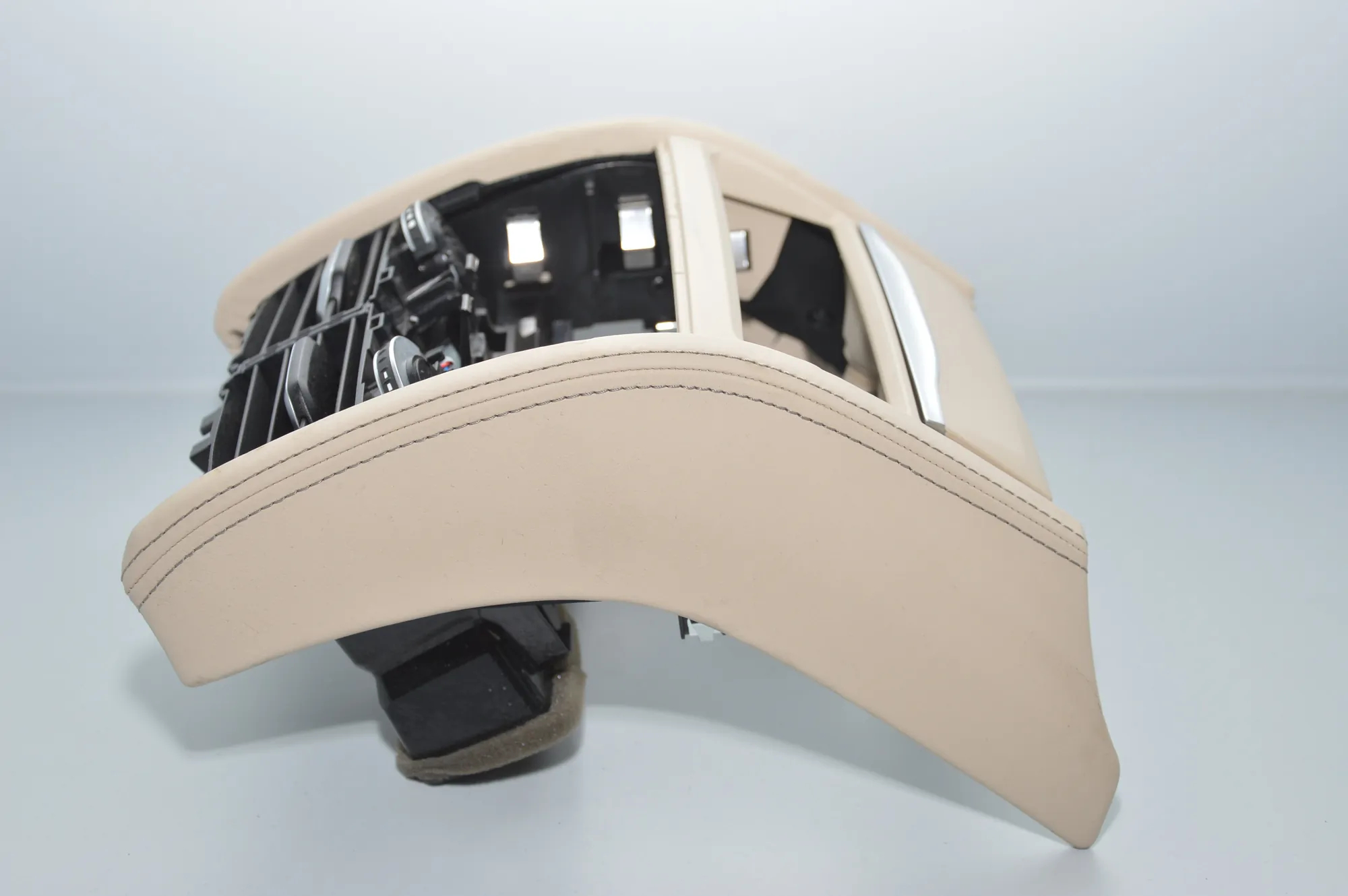 Other Interior Parts – OEM 9302186 · BMW 7 (G11, G12) BMW 7 (G11, G12) 2015 – 2