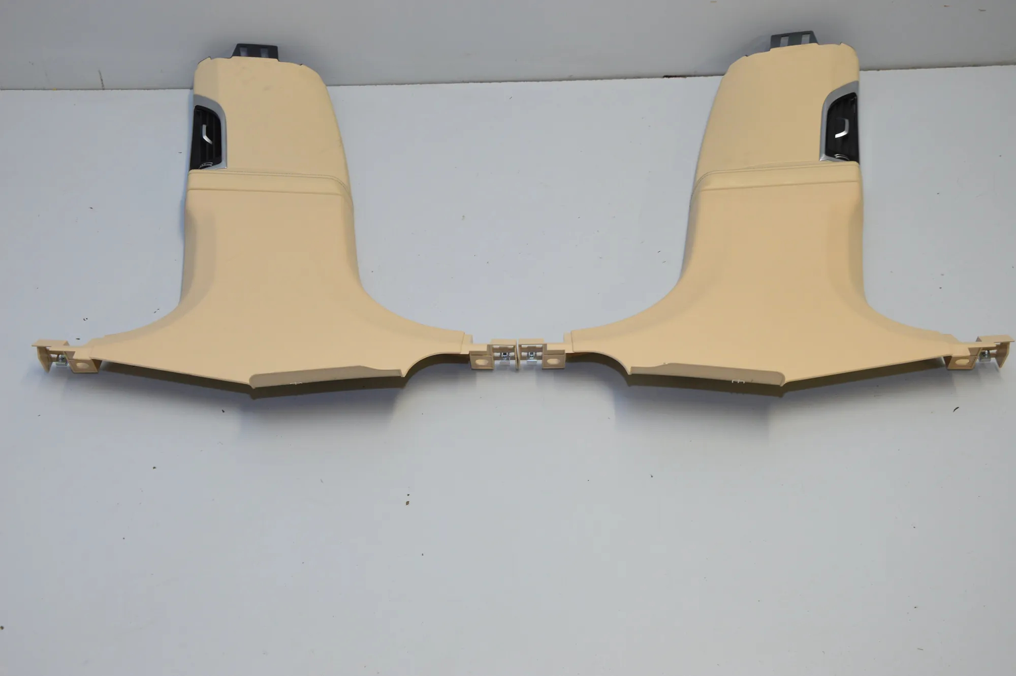 Left Side B Pillar Trim – OEM 7355331 · BMW 7 (G11, G12) BMW 7 (G11, G12) 2015