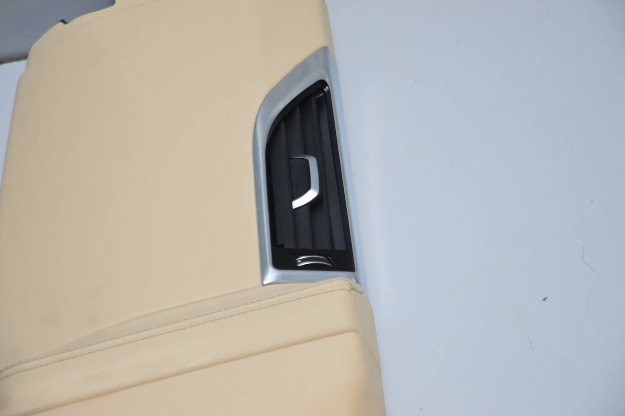 Left Side B Pillar Trim – OEM 7355331 · BMW 7 (G11, G12) BMW 7 (G11, G12) 2015 – 7