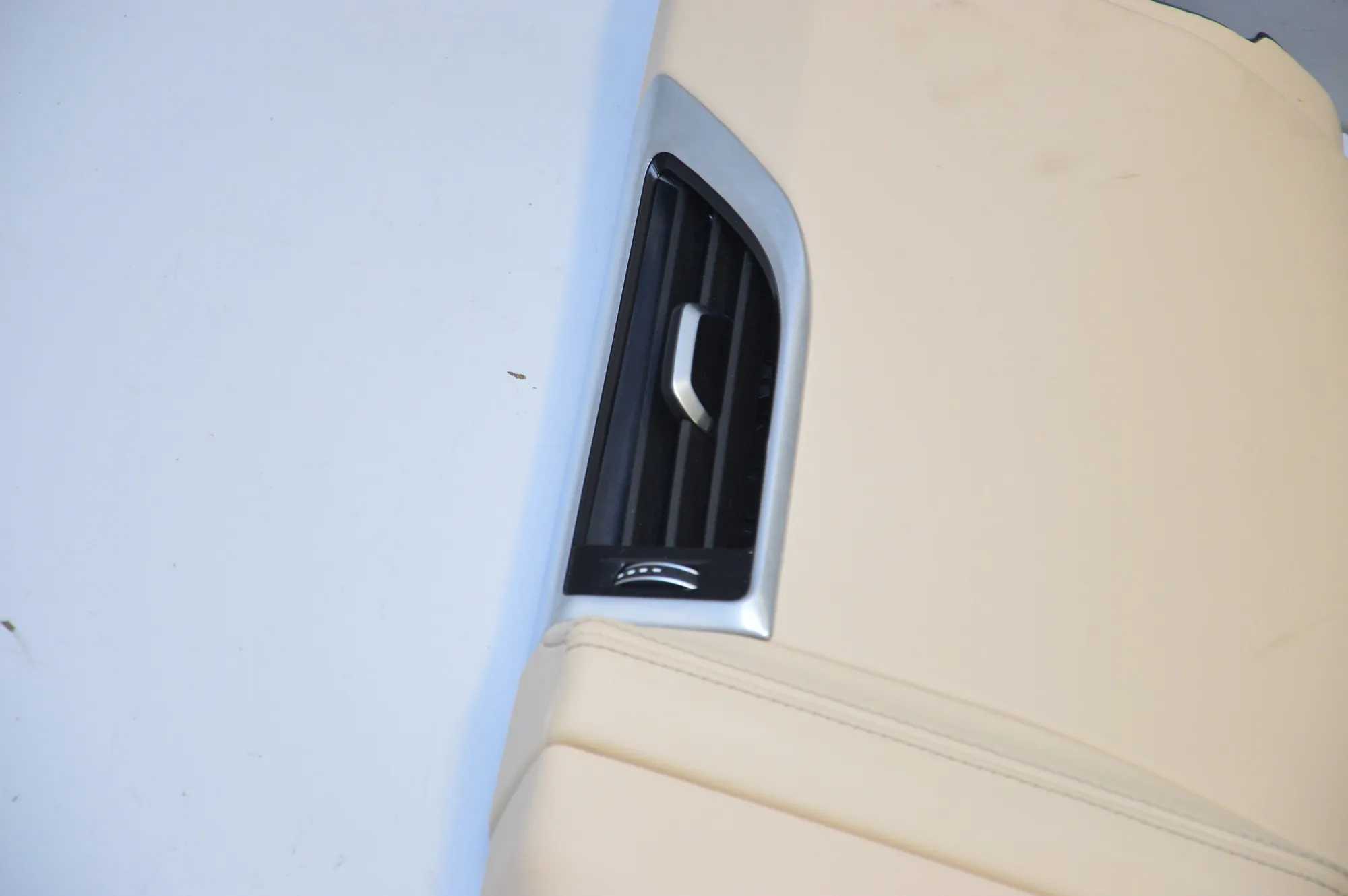 Left Side B Pillar Trim – OEM 7355331 · BMW 7 (G11, G12) BMW 7 (G11, G12) 2015 – 3