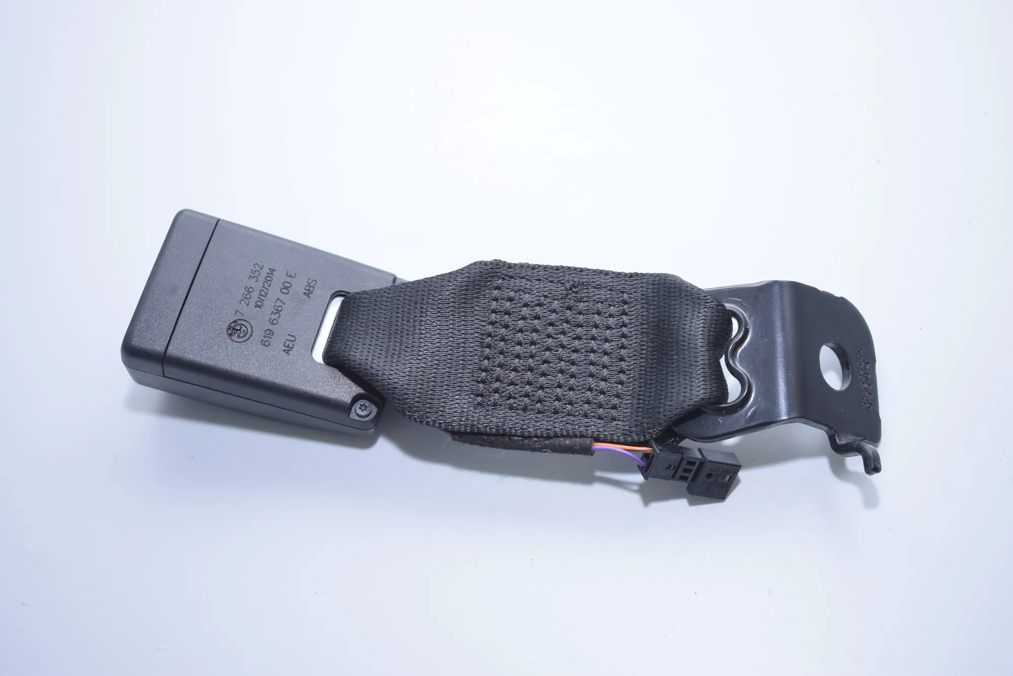 Rear Left Seat Buckle – OEM 7266352 · BMW 3 (F30, F80) 318 d 2015 – 2