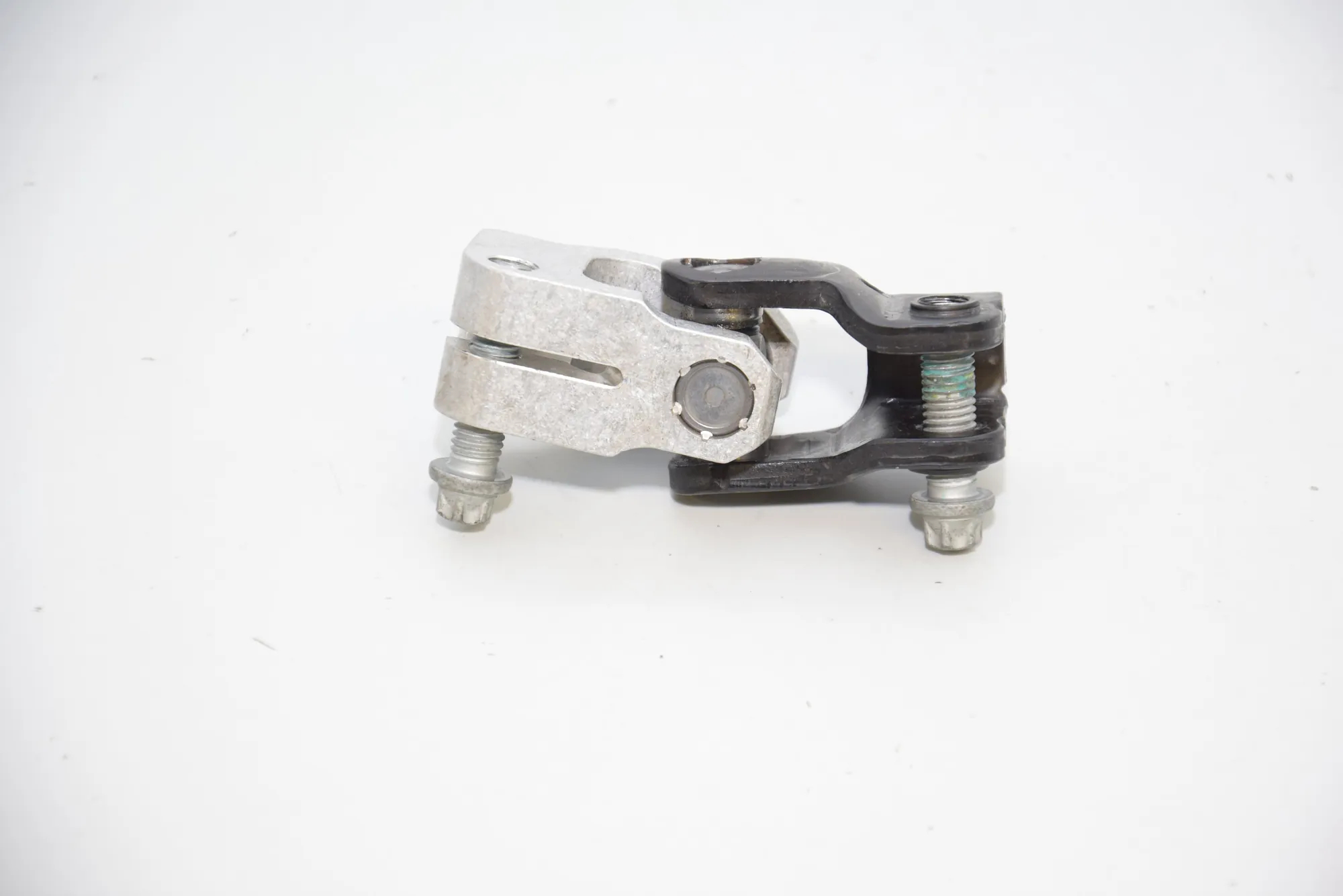 Steering Column Shaft Joint – OEM 6864587 · BMW i3 (I01) Hybrid 2017 – 3