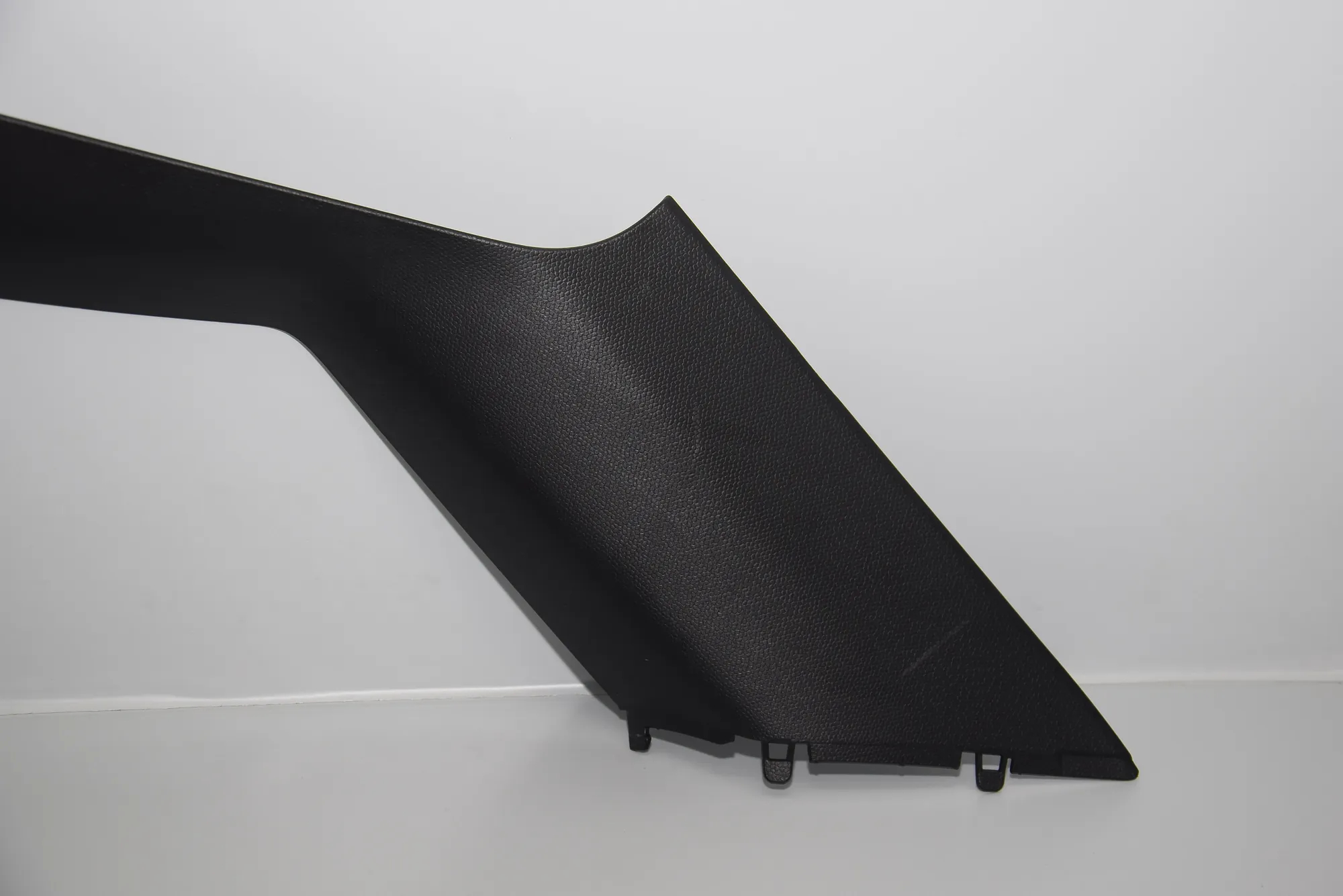 Right Side Pillar Trim – OEM 7275670 · BMW i3 (I01) Hybrid 2017 – 2