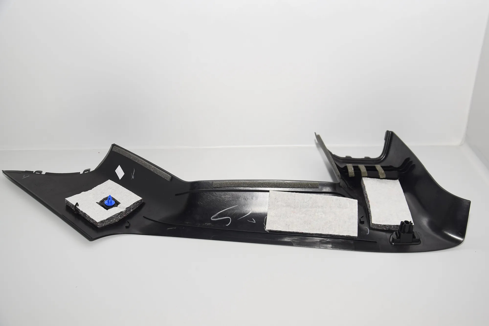 Rear Left Pillar Trim – OEM 7275669 · BMW i3 (I01) Hybrid 2017 – 5