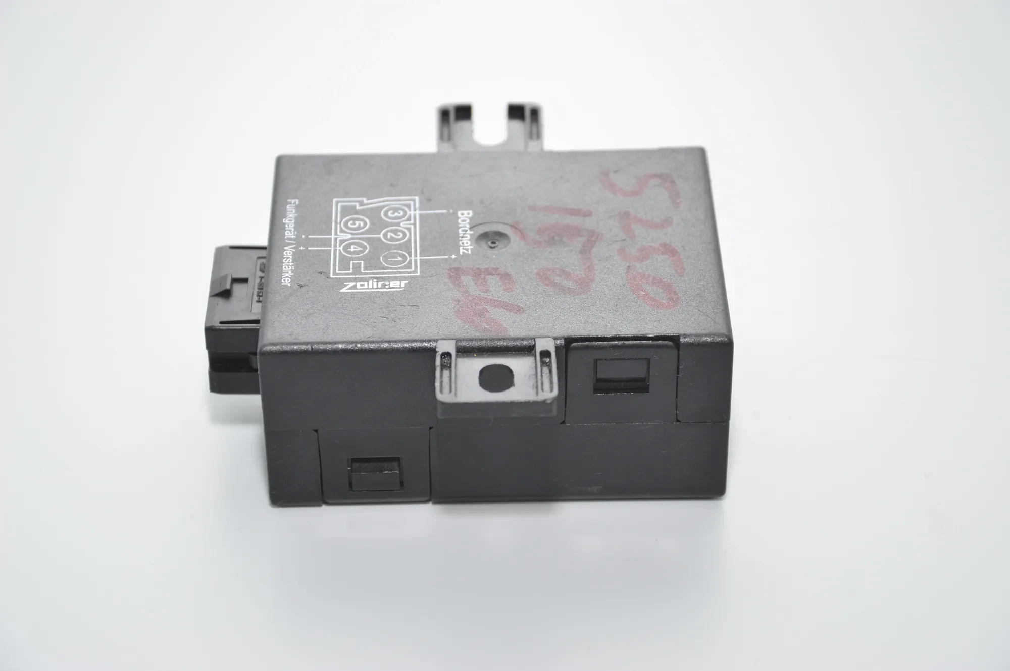 Antenna Amplifier – OEM 6938868 · BMW 3 (E90) BMW 3 (E90) 2005 – 4