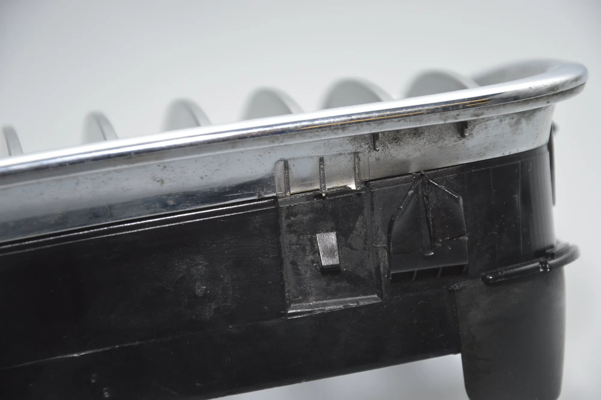 Front Right Grill – OEM 8195056 · BMW 3 (E46) BMW 3 (E46) 2000 – 7