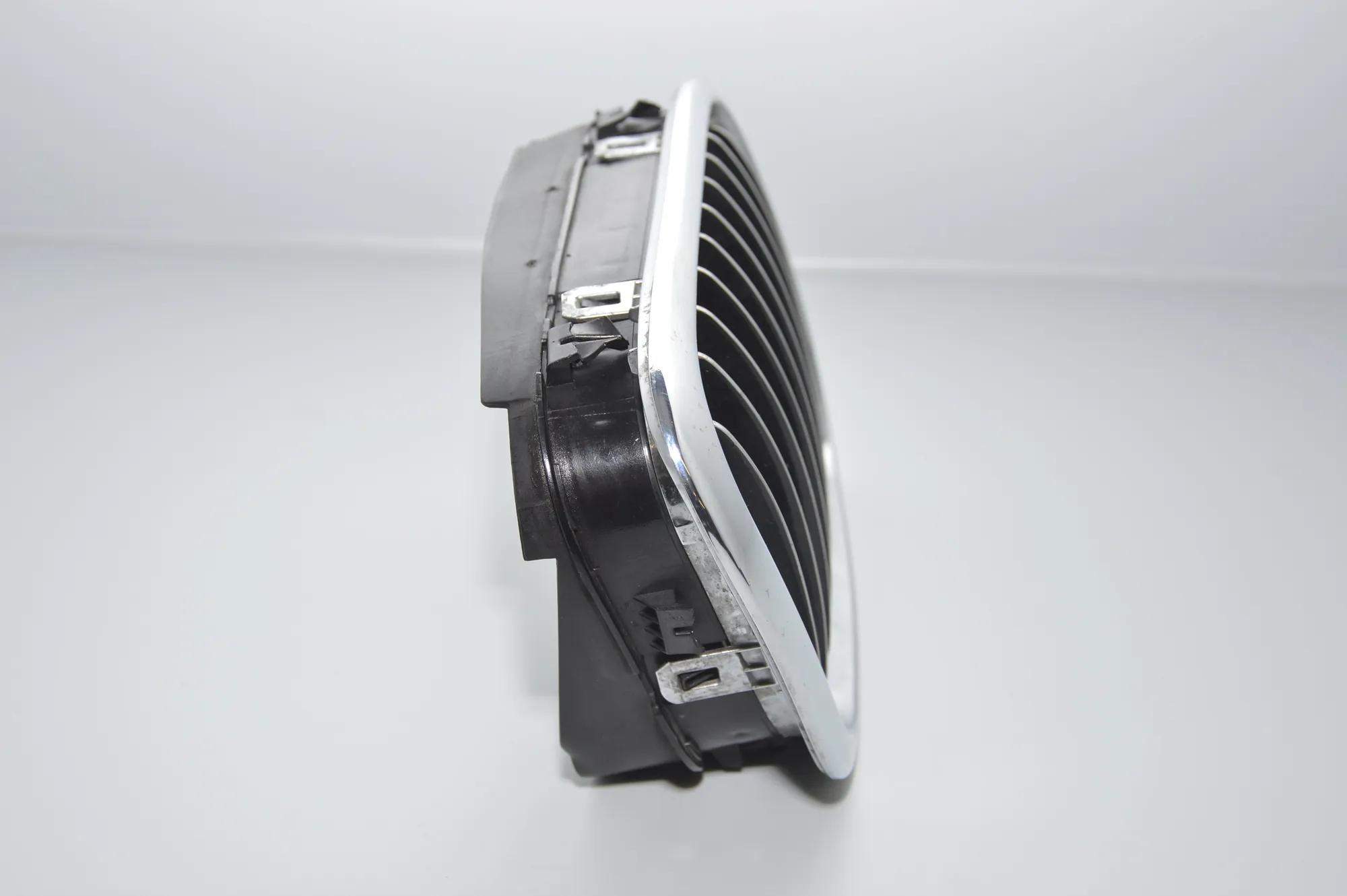 Front Right Grill – OEM 8195056 · BMW 3 (E46) BMW 3 (E46) 2000 – 2
