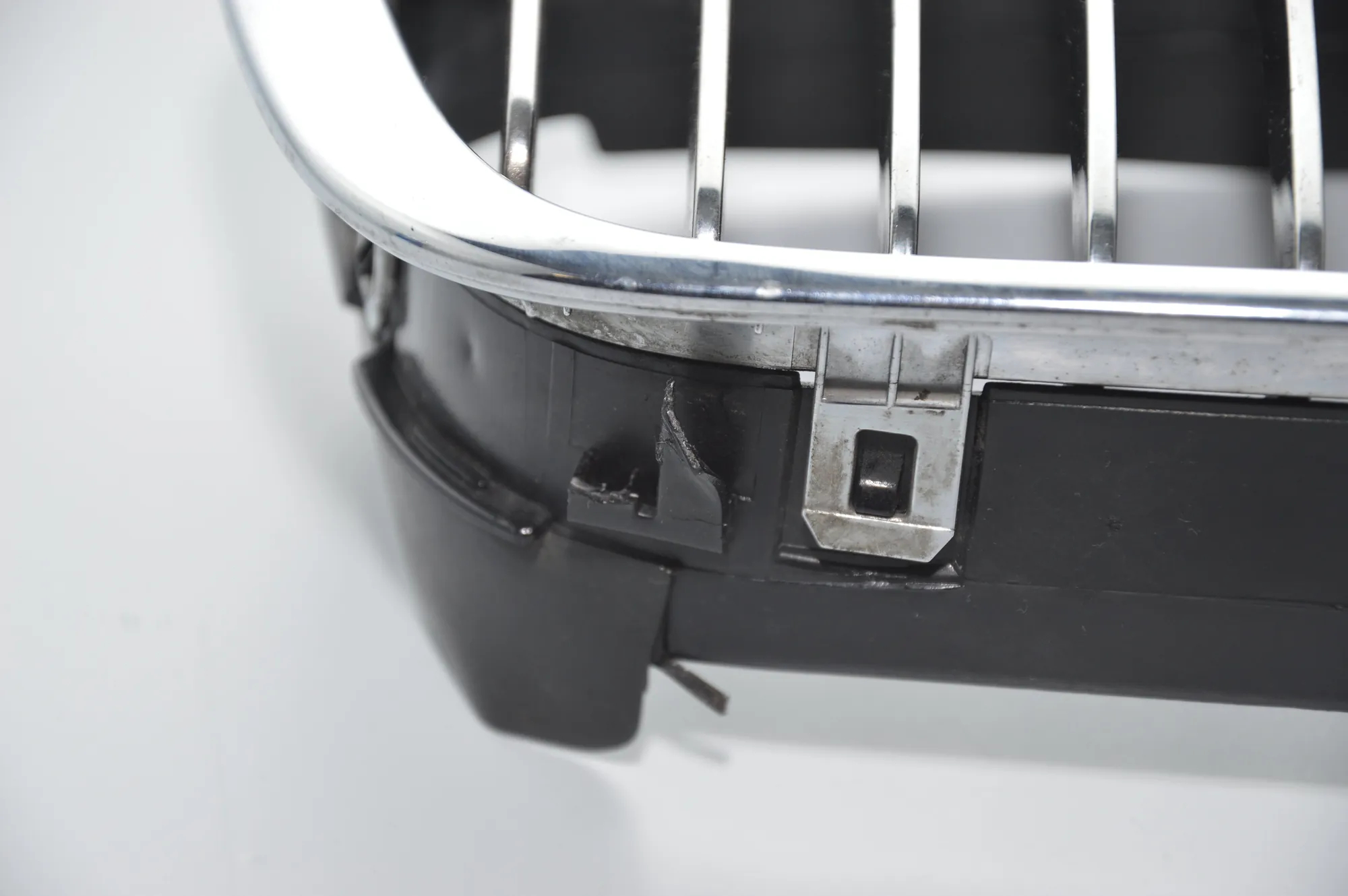 Front Right Grill – OEM 8195056 · BMW 3 (E46) BMW 3 (E46) 2000 – 6