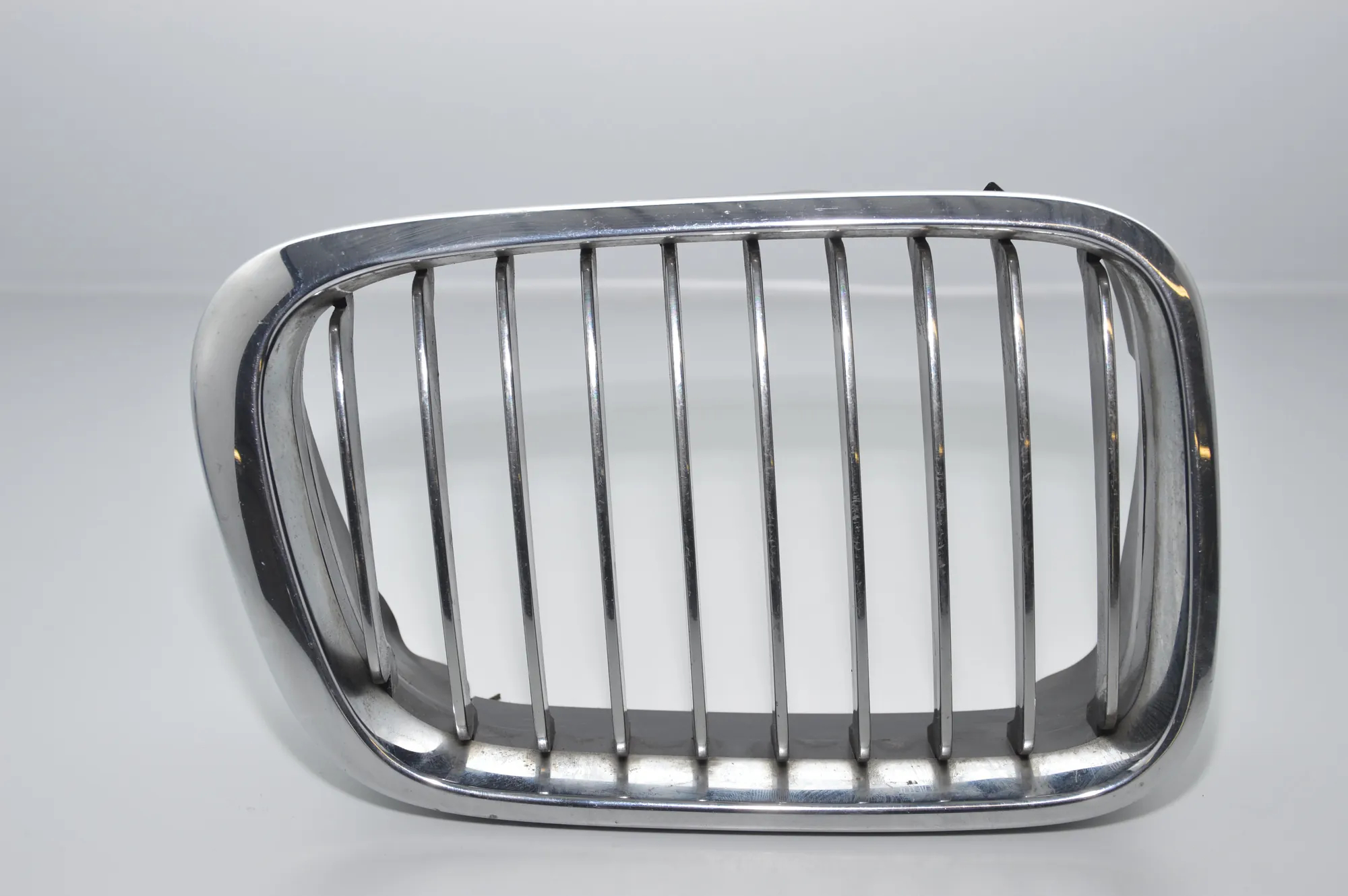 Front Right Grill – OEM 8195056 · BMW 3 (E46) BMW 3 (E46) 2000