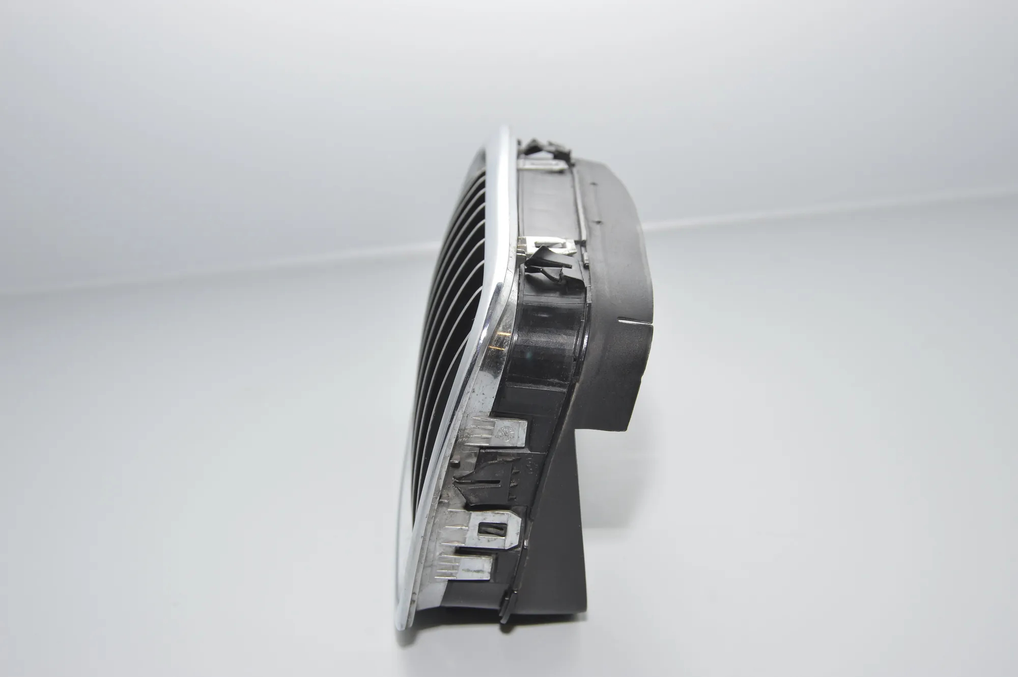 Front Right Grill – OEM 8195056 · BMW 3 (E46) BMW 3 (E46) 2000 – 4