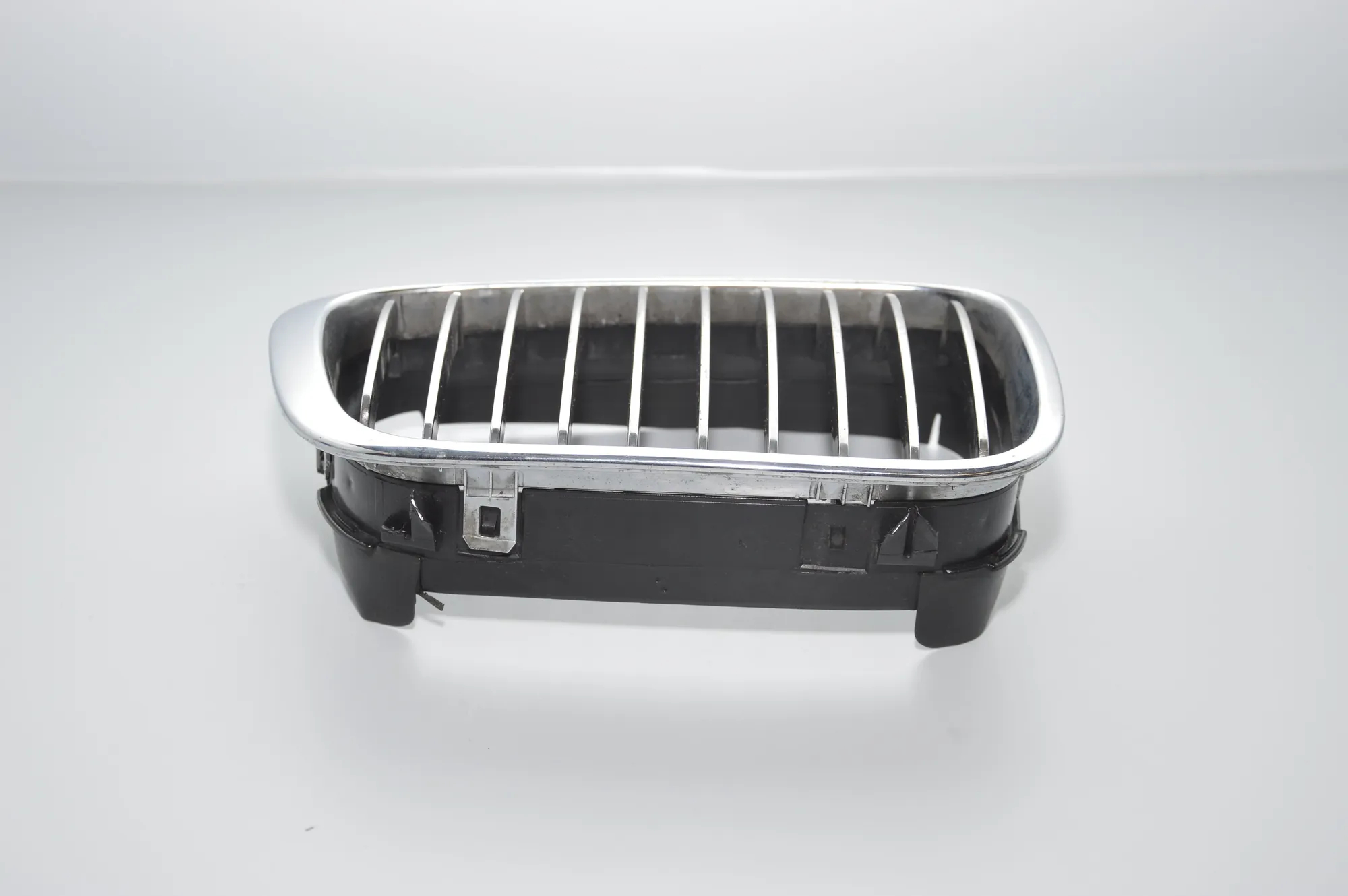 Front Right Grill – OEM 8195056 · BMW 3 (E46) BMW 3 (E46) 2000 – 5