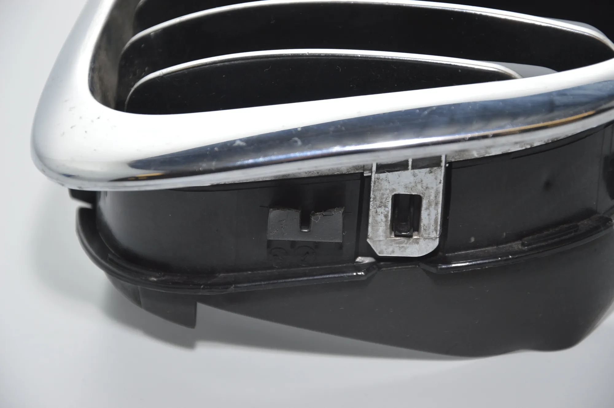 Front Right Grill – OEM 8195056 · BMW 3 (E46) BMW 3 (E46) 2000 – 8