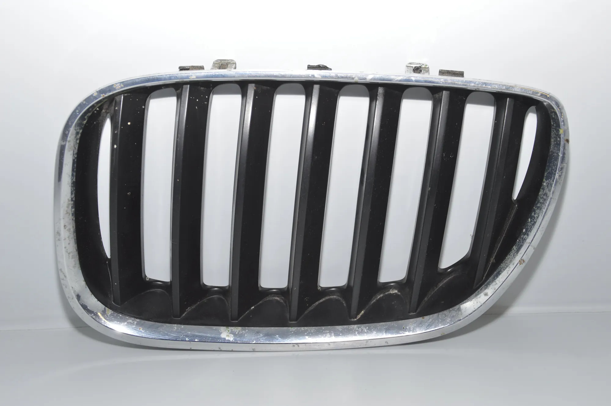 Front Left Grill – OEM 7113733 · BMW X5 (E53) BMW X5 (E53) 2001