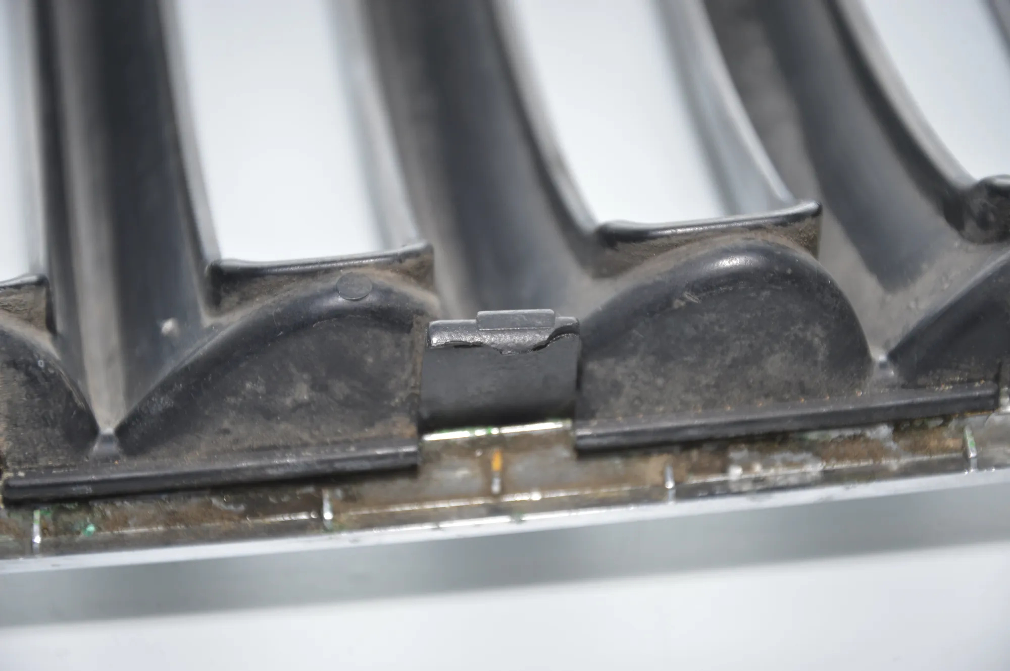 Front Left Grill – OEM 7113733 · BMW X5 (E53) BMW X5 (E53) 2001 – 9