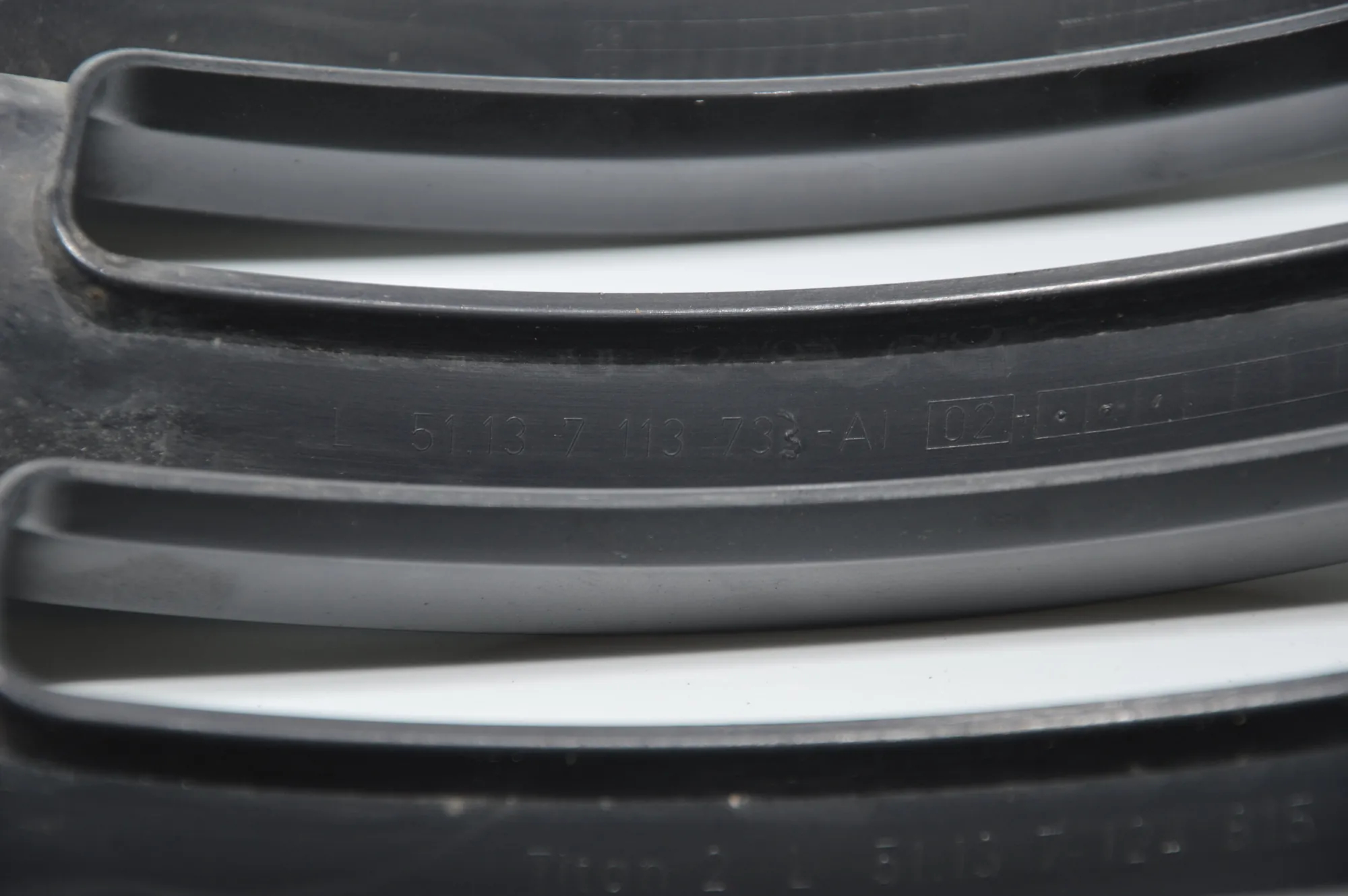 Front Left Grill – OEM 7113733 · BMW X5 (E53) BMW X5 (E53) 2001 – 8