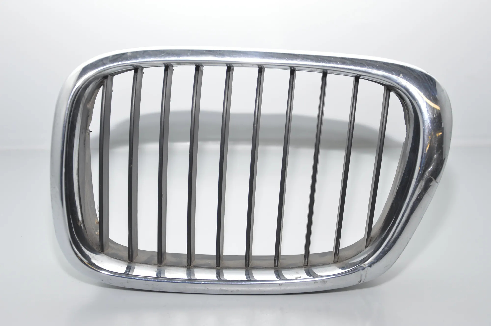 Front Left Grill – OEM 2497261 · BMW 5 (E39) BMW 5 (E39) 2000 – 3