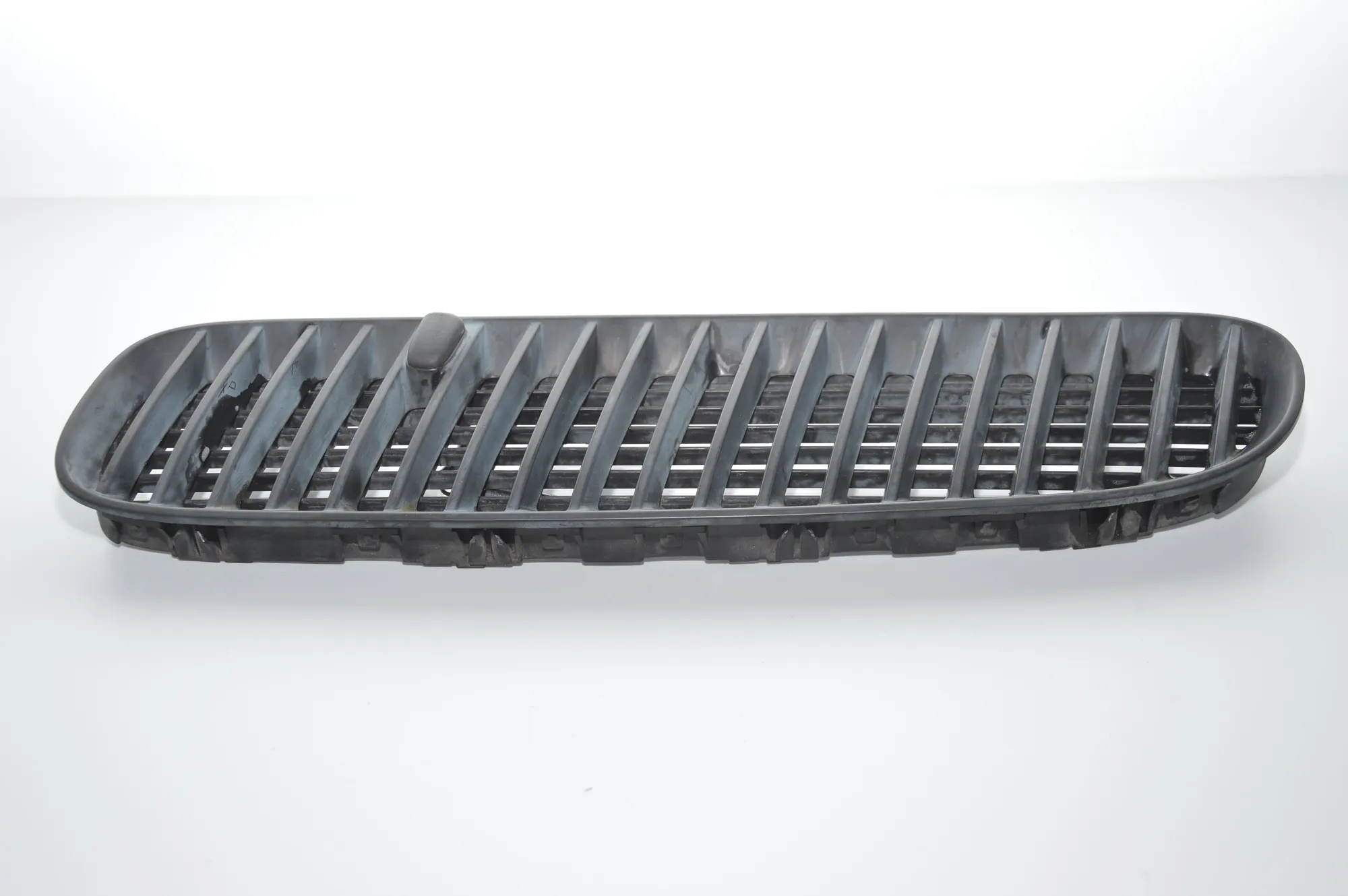 Front Left Grill – OEM 7113727 · BMW X5 (E53) BMW X5 (E53) 2001