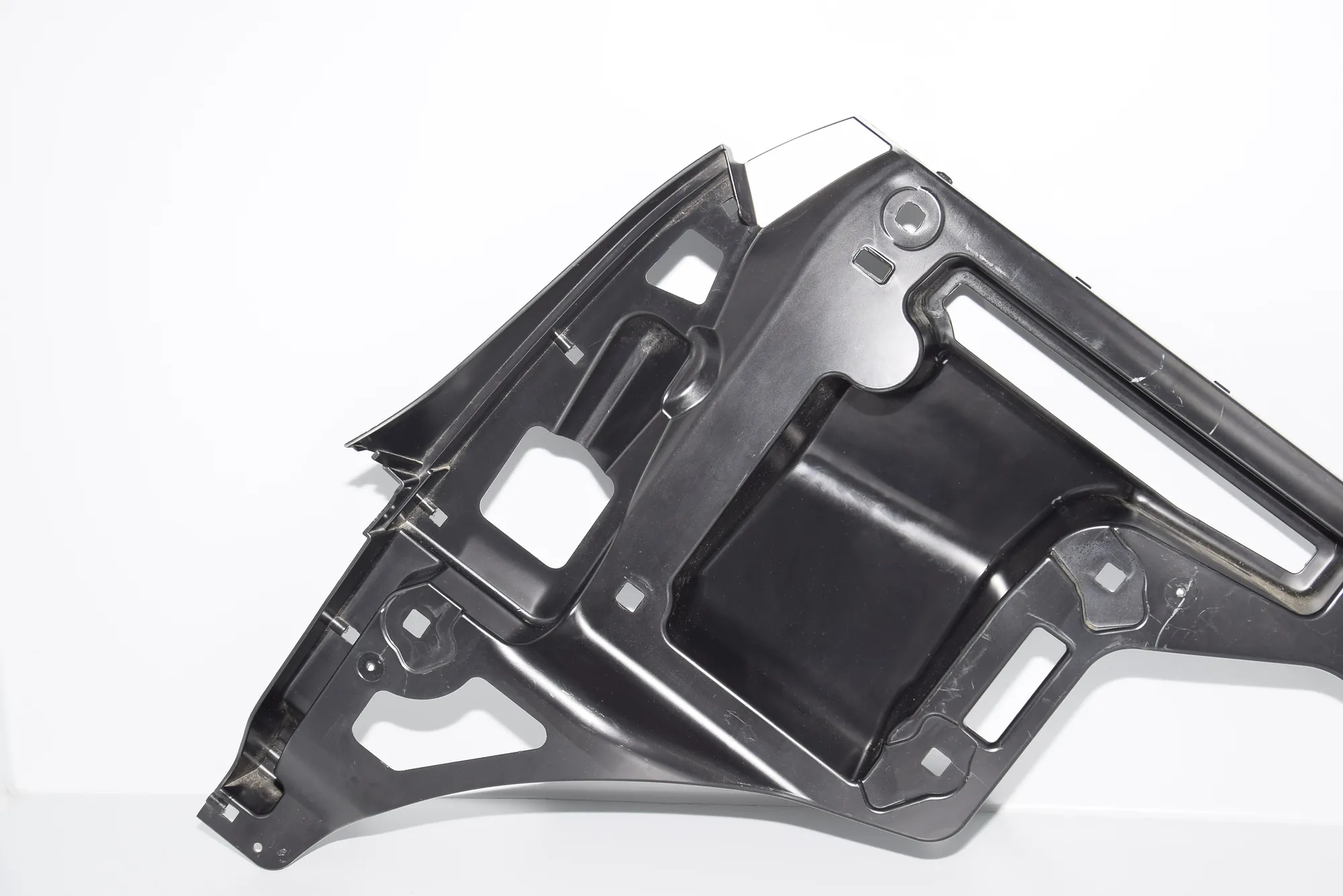 Rear Left Bumper Bracket – OEM 7296753 · BMW i3 (I01) Hybrid 2017 – 3