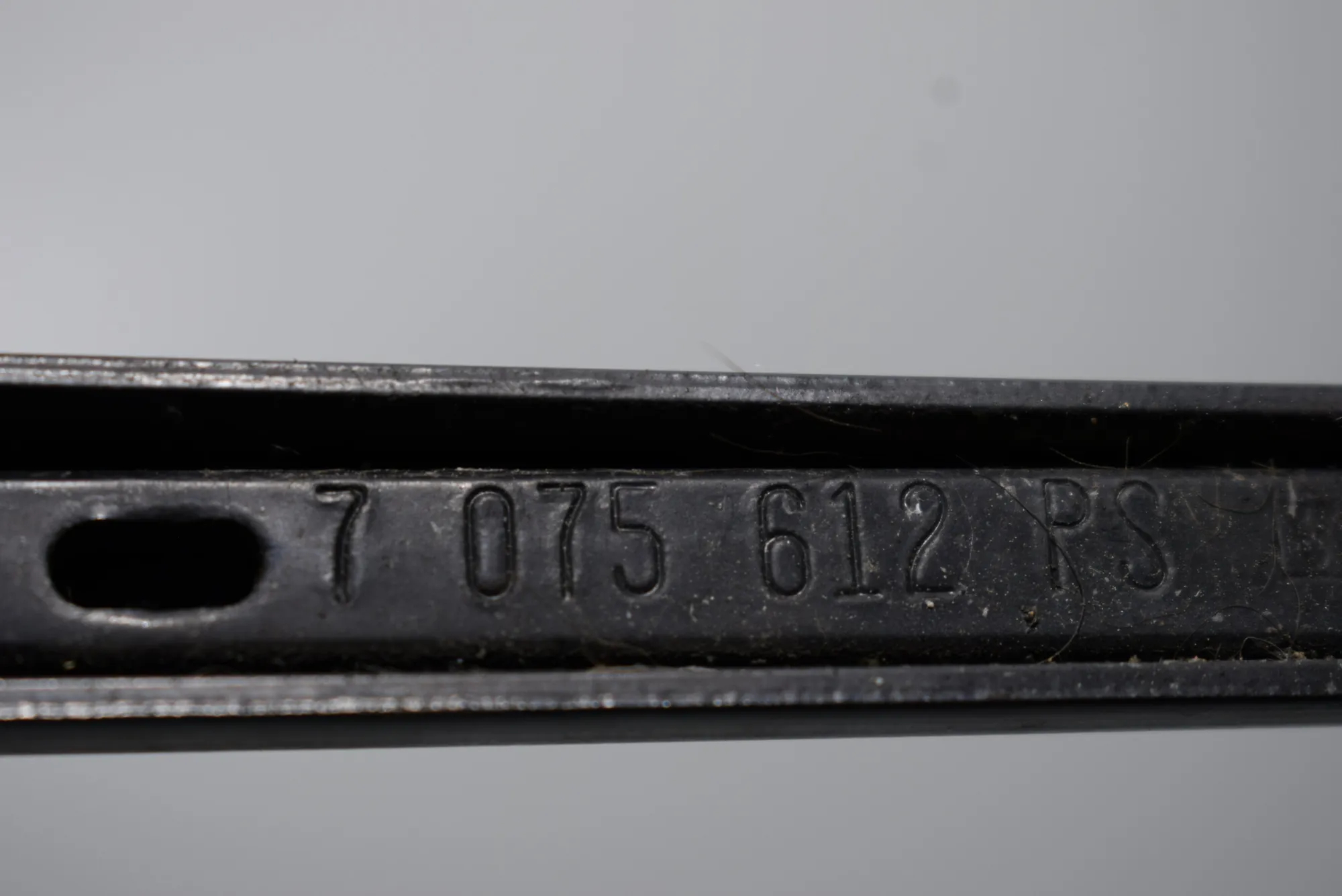 Front Wiper Arms – OEM 8245372 · BMW X5 (E53) 4.6 is 2003 – 8
