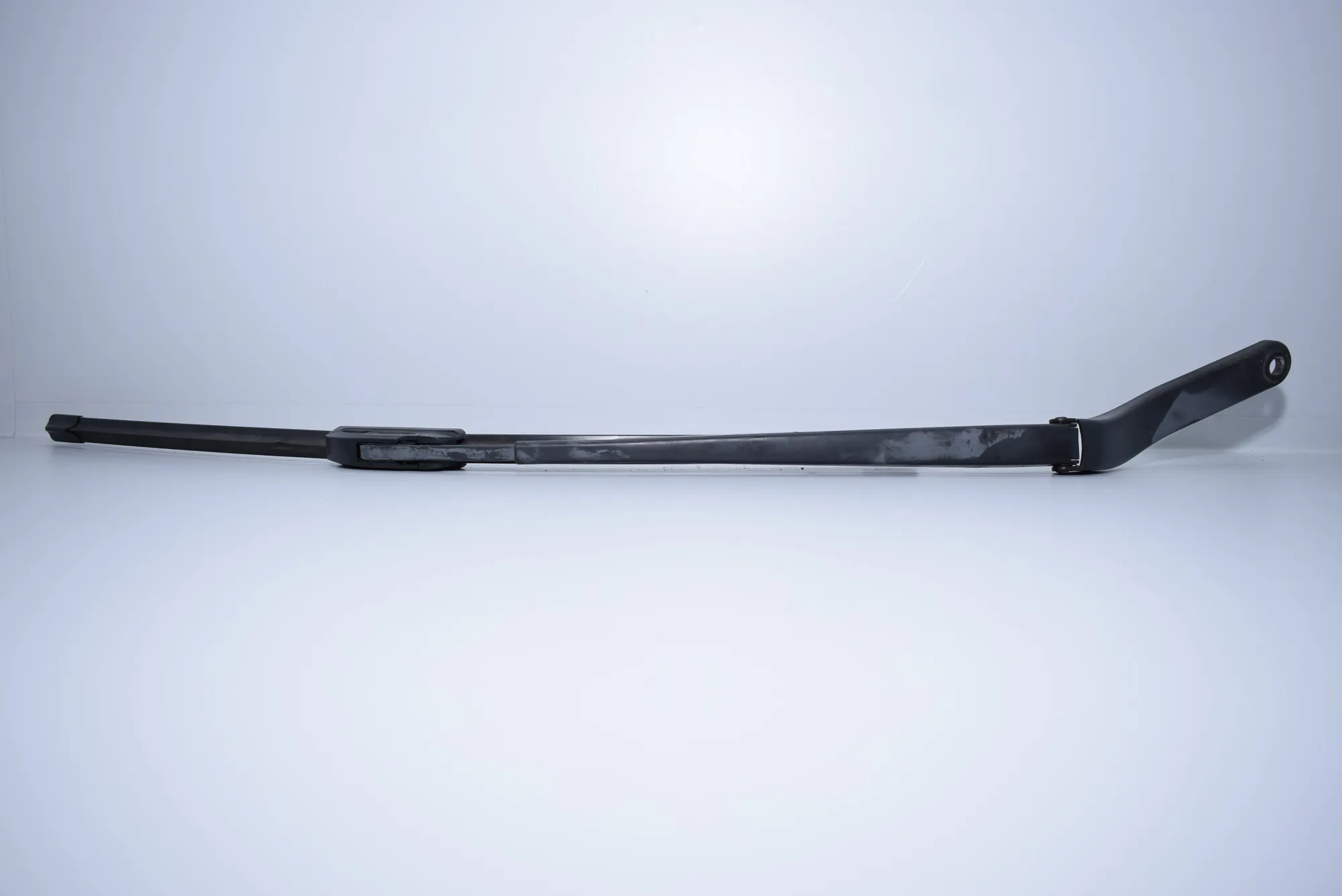 Front Wiper Arms – OEM 8245372 · BMW X5 (E53) 4.6 is 2003 – 5