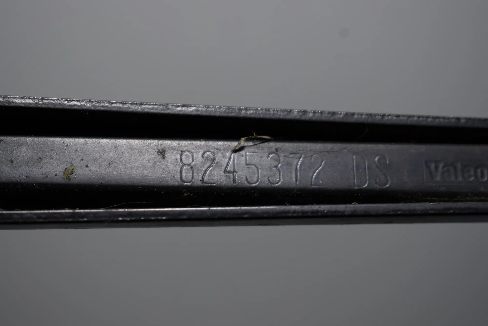 Front Wiper Arms – OEM 8245372 · BMW X5 (E53) 4.6 is 2003 – 7