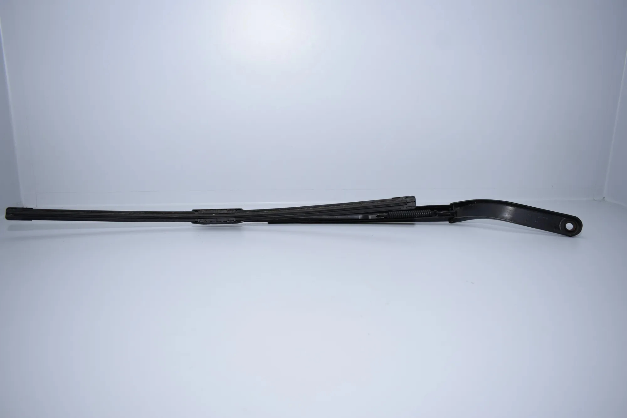 Front Wiper Arms – OEM 8245372 · BMW X5 (E53) 4.6 is 2003 – 6