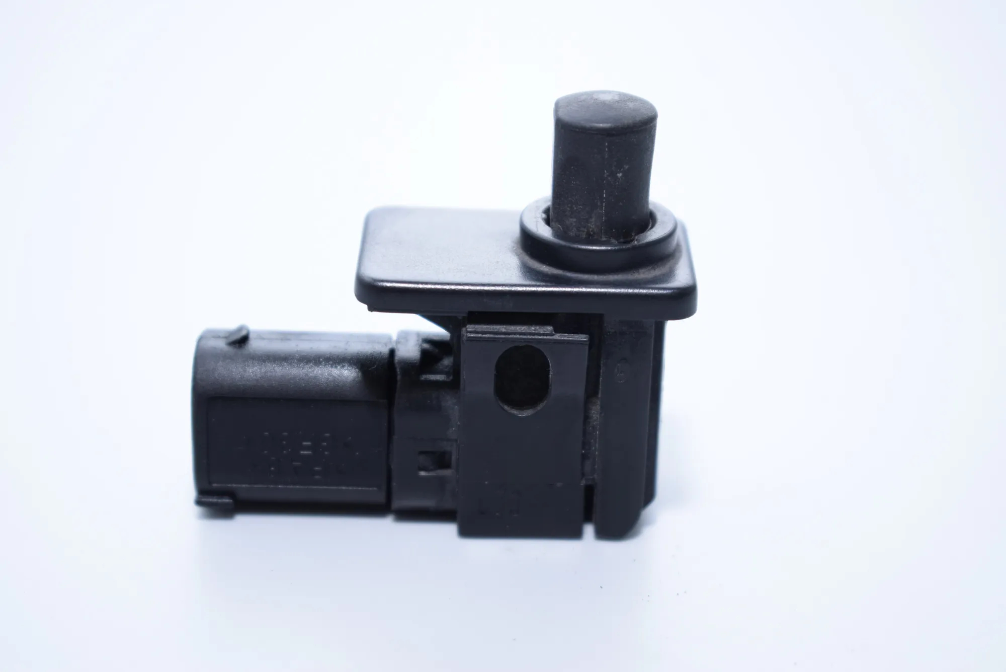 Switches – OEM 8352229 · BMW X5 (E53) 4.6 is 2003 – 3