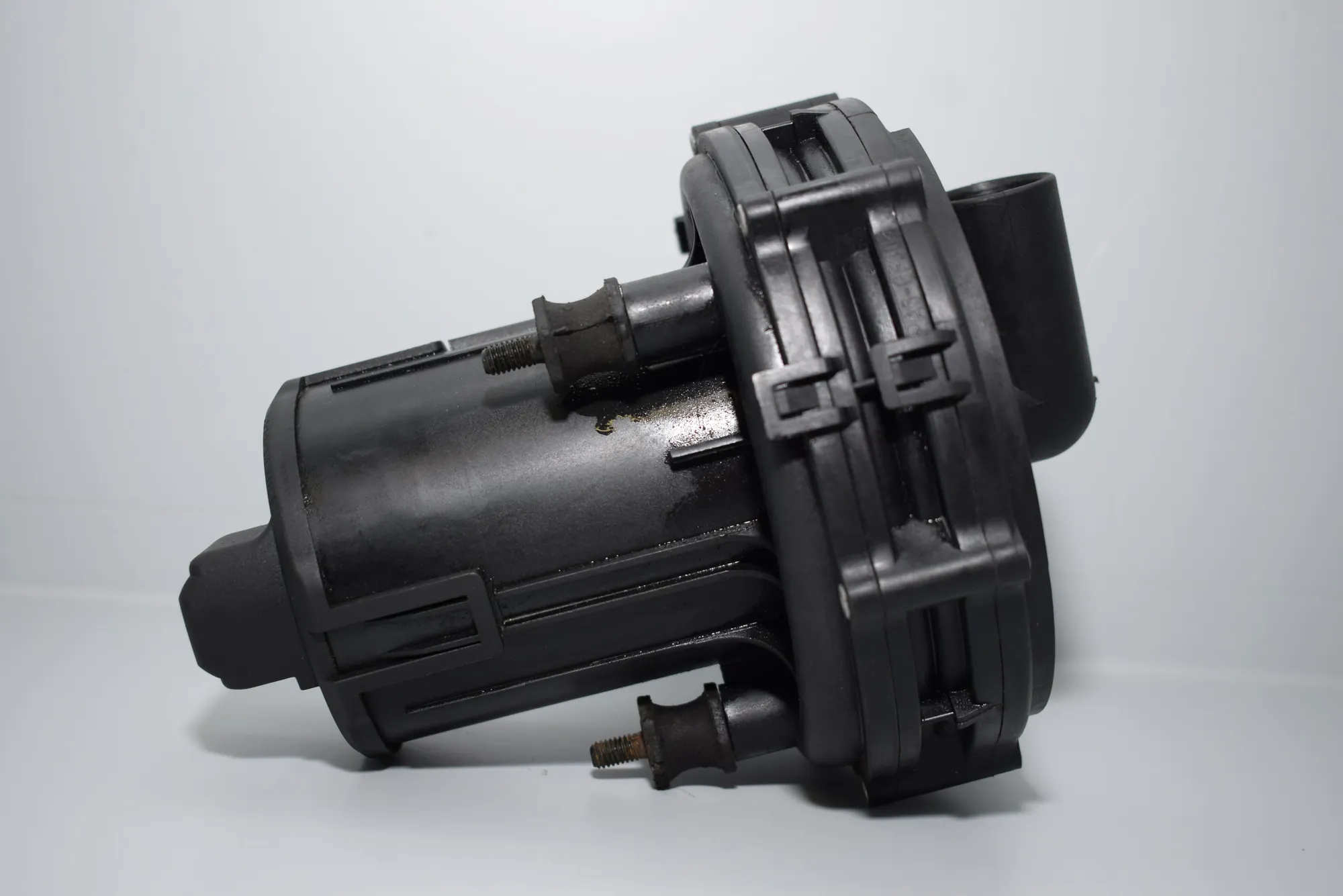 Other Engine Compartment Parts – OEM 1707589 · BMW X5 (E53) 4.6 is 2003 – 4
